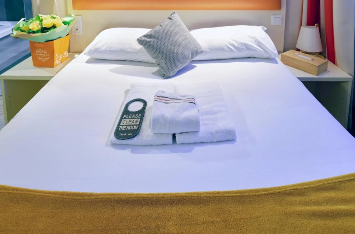 Bed in Adonis Hotel Strasbourg