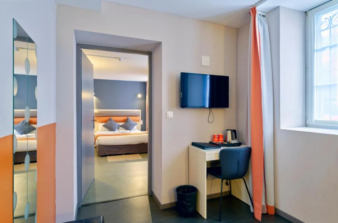 TV and multimedia, Bed in Adonis Hotel Strasbourg