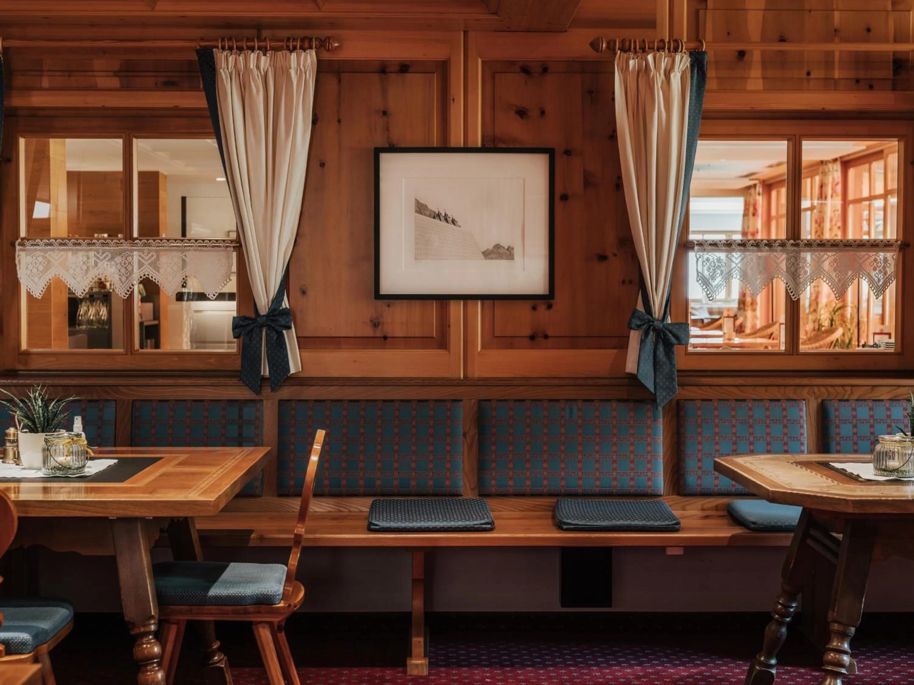 Restaurant/places to eat in Hotel Zimba