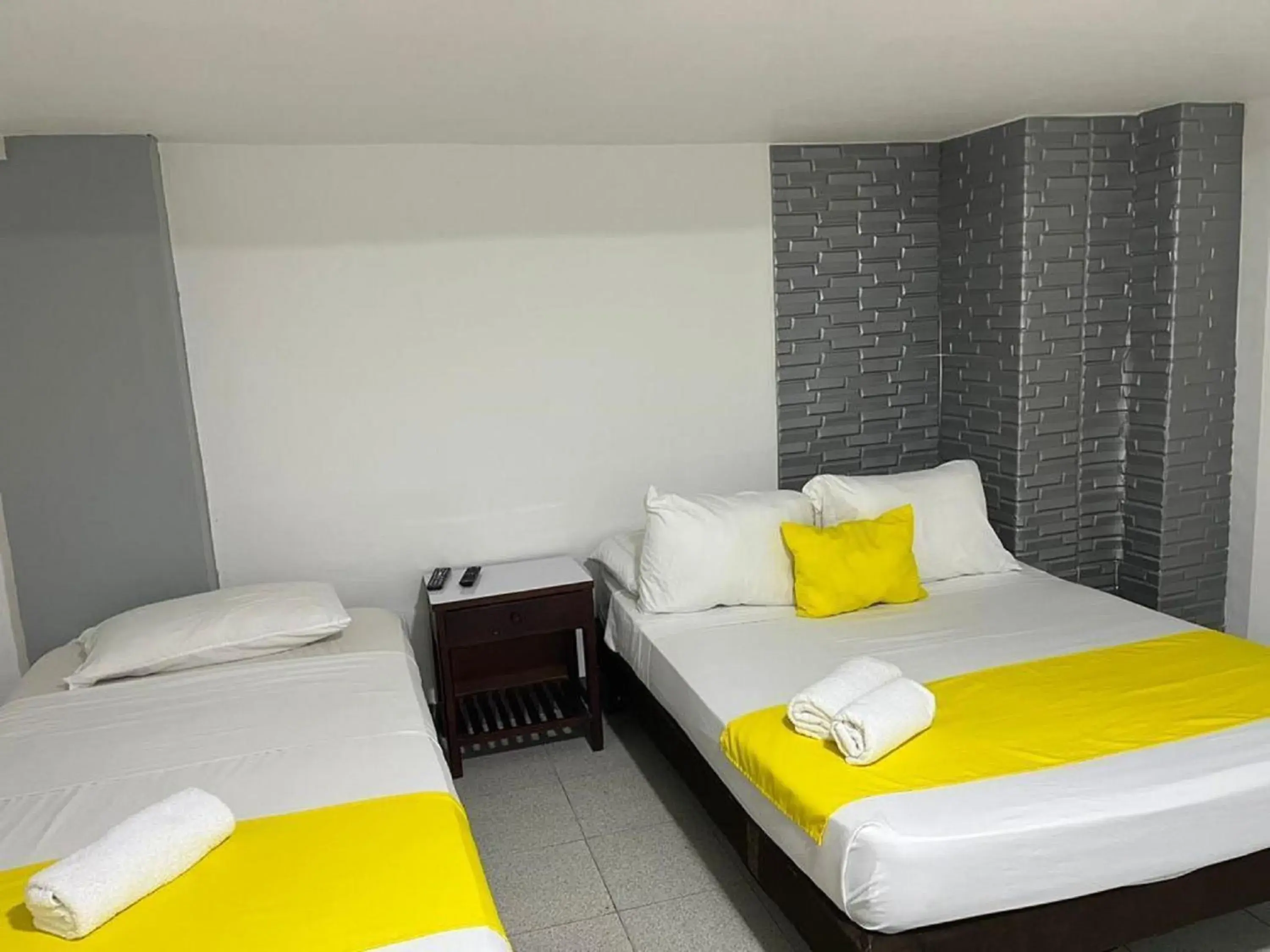 Economy Quadruple Room in Hotel Toledo FL Economy Quadruple Room in Hotel Toledo FL