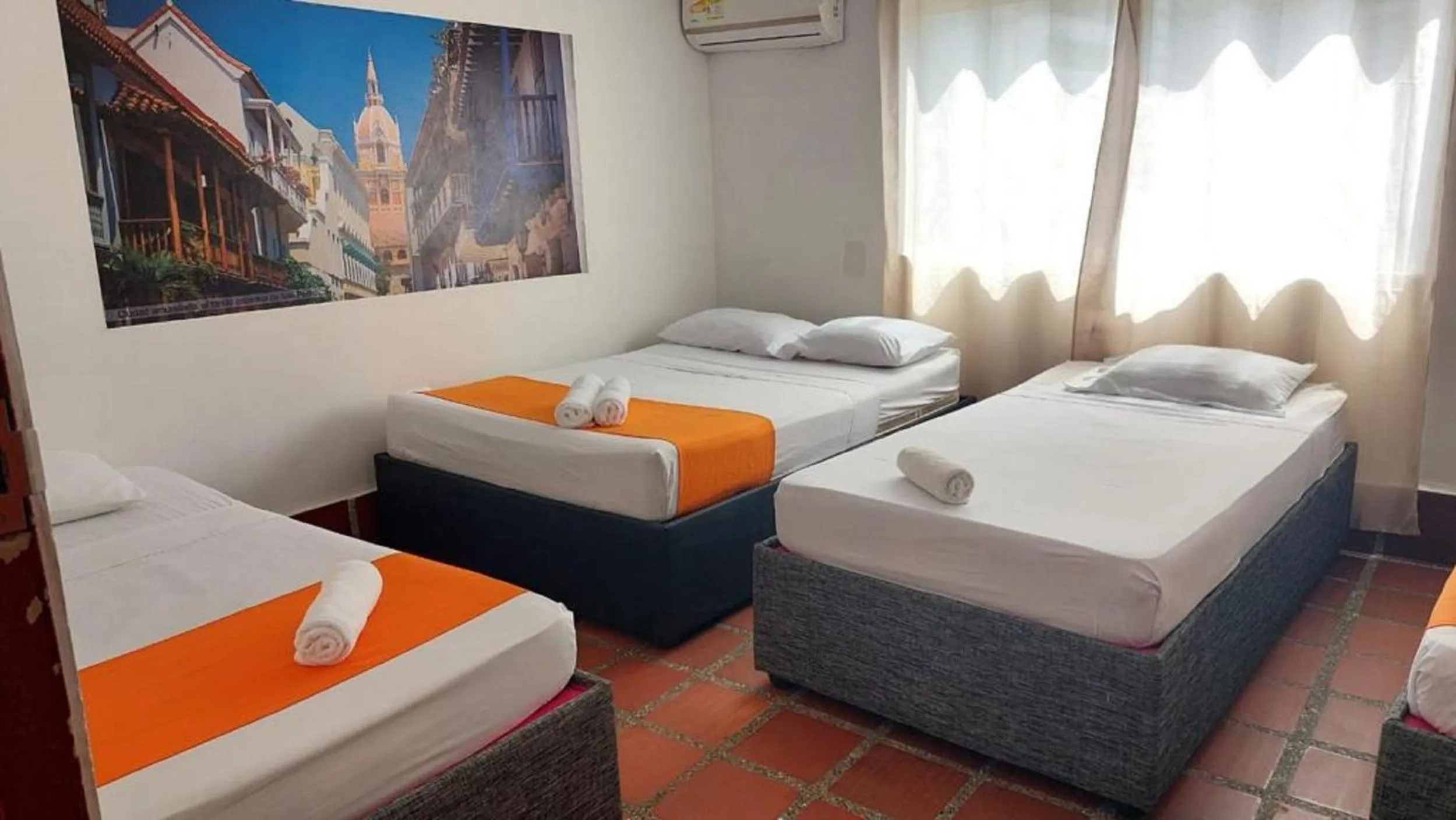 Photo of the whole room, Bed in Hotel Toledo FL