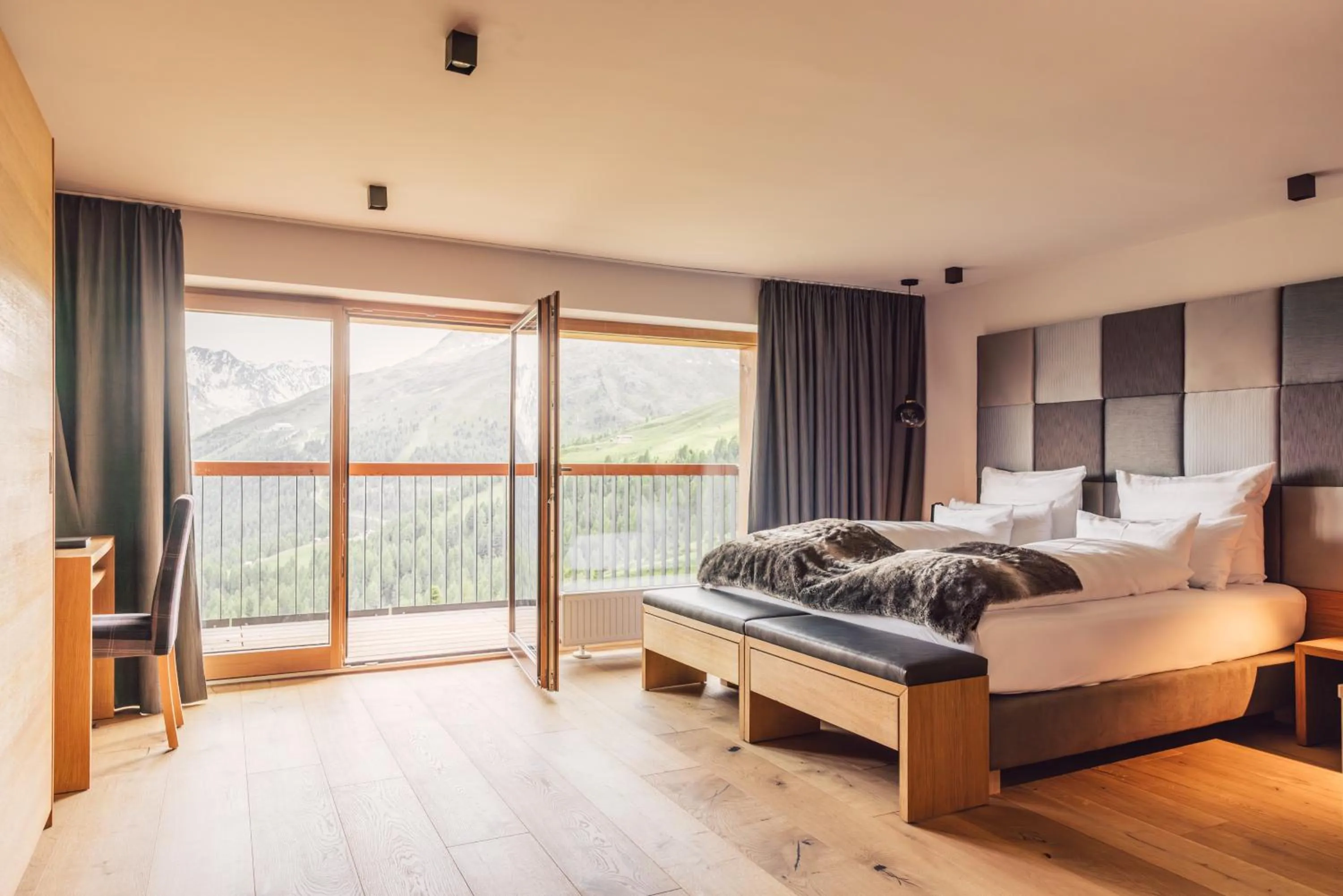 Photo of the whole room, Bed in Hotel Schöne Aussicht