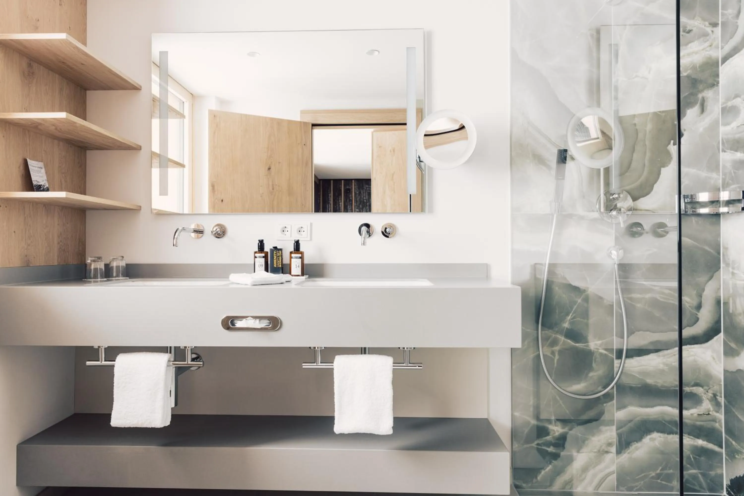 Photo of the whole room in Hotel Schöne Aussicht