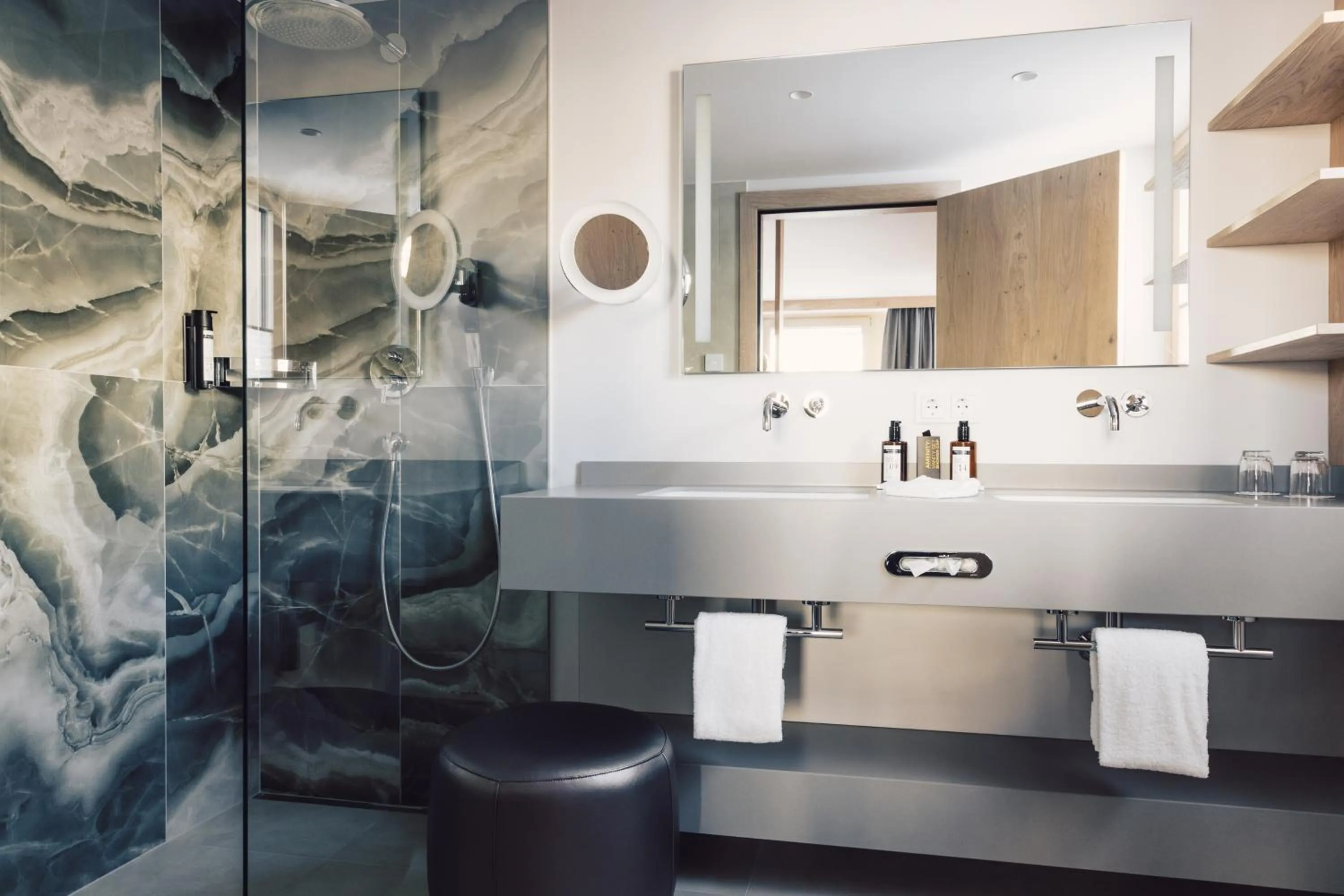 Photo of the whole room in Hotel Schöne Aussicht