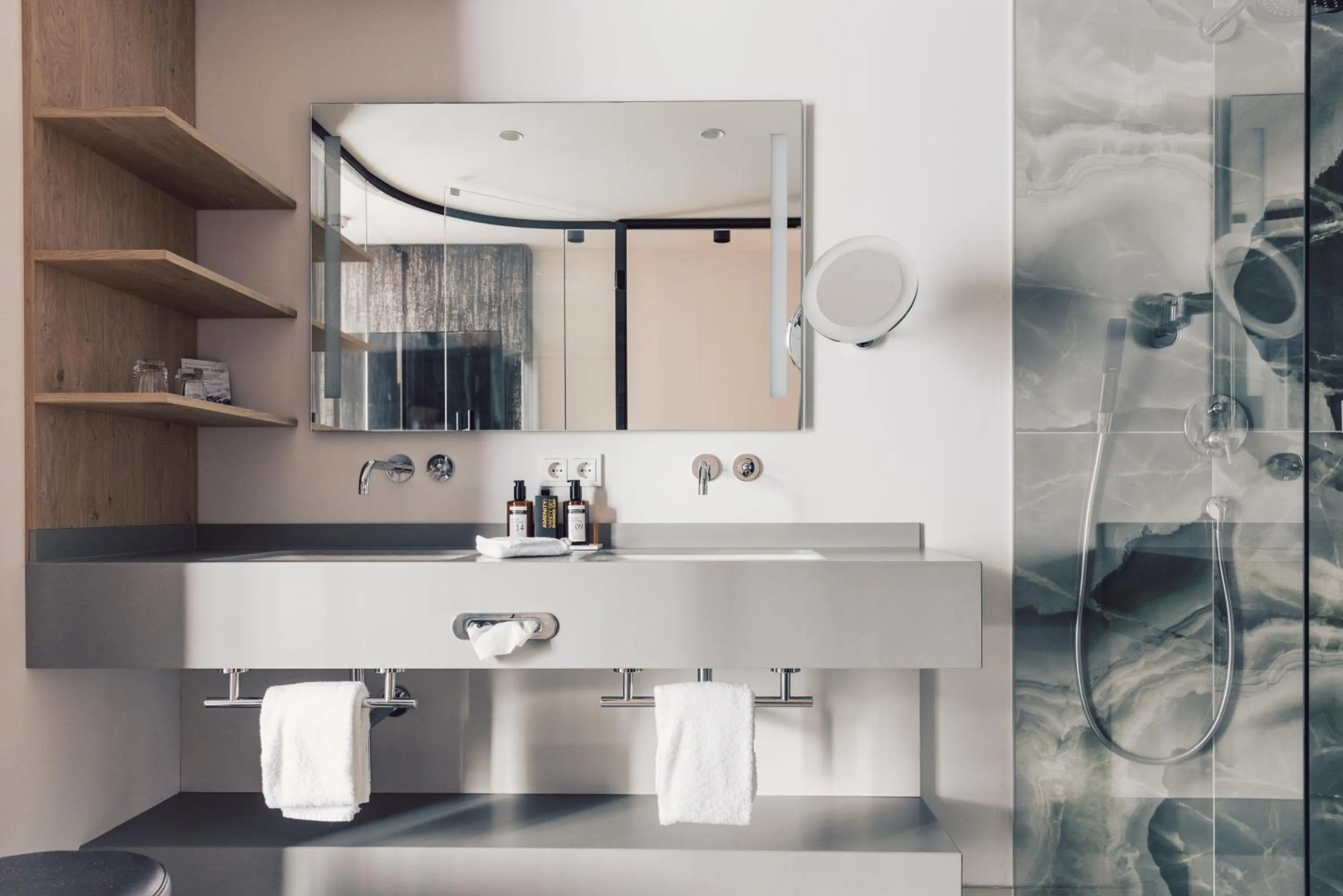 Photo of the whole room in Hotel Schöne Aussicht