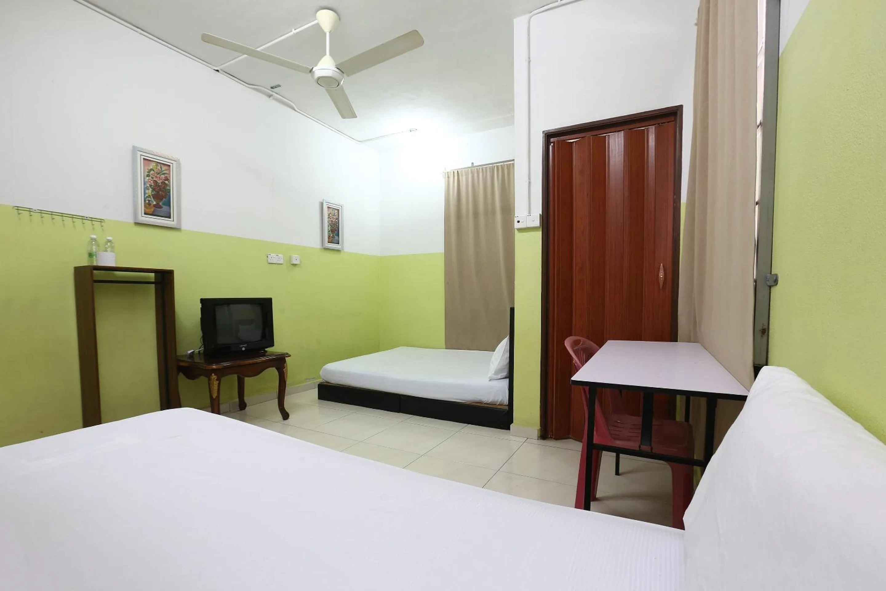 Bedroom, Bed in Hotel O Innap Kota Bharu