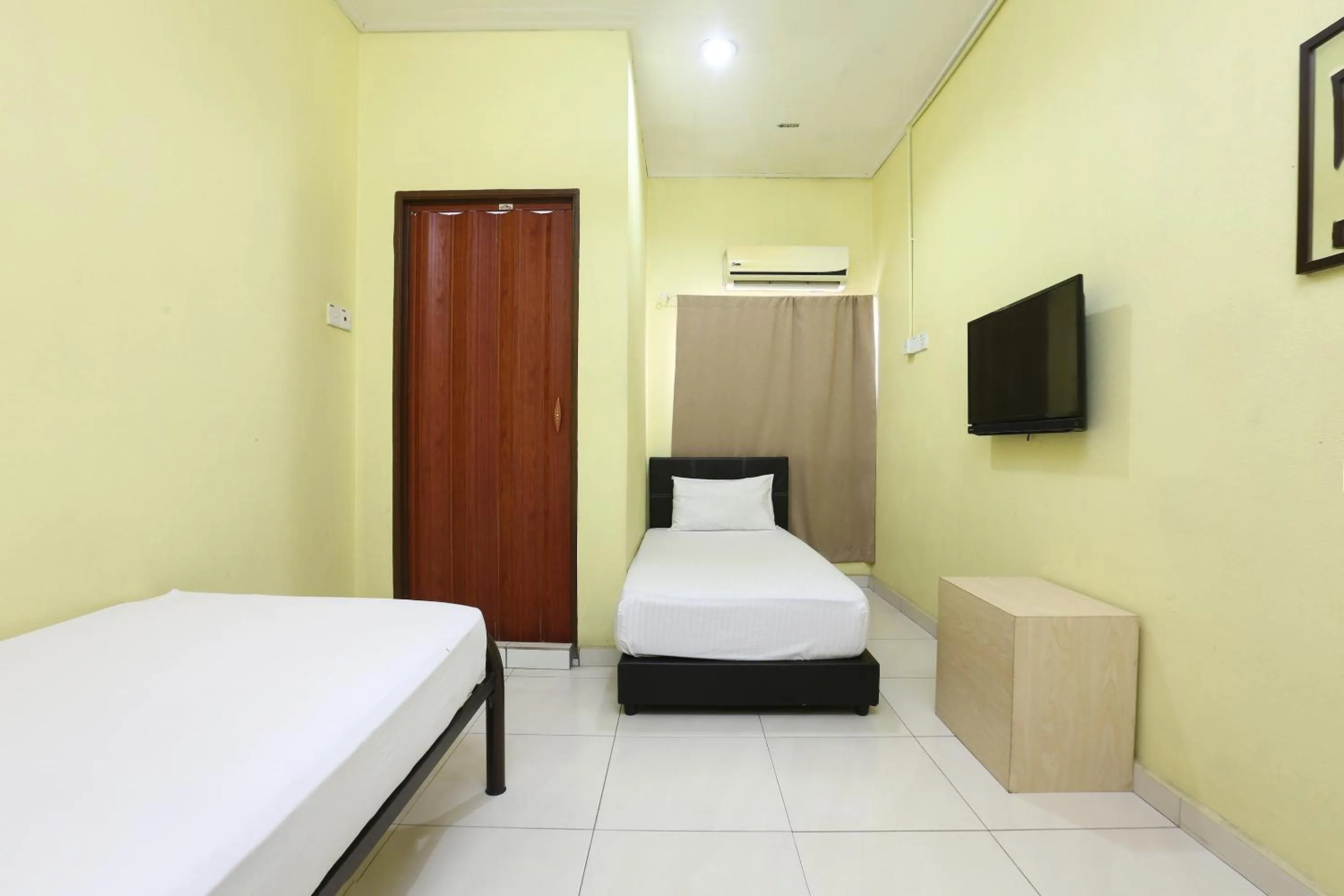 Bedroom, Bed in Hotel O Innap Kota Bharu