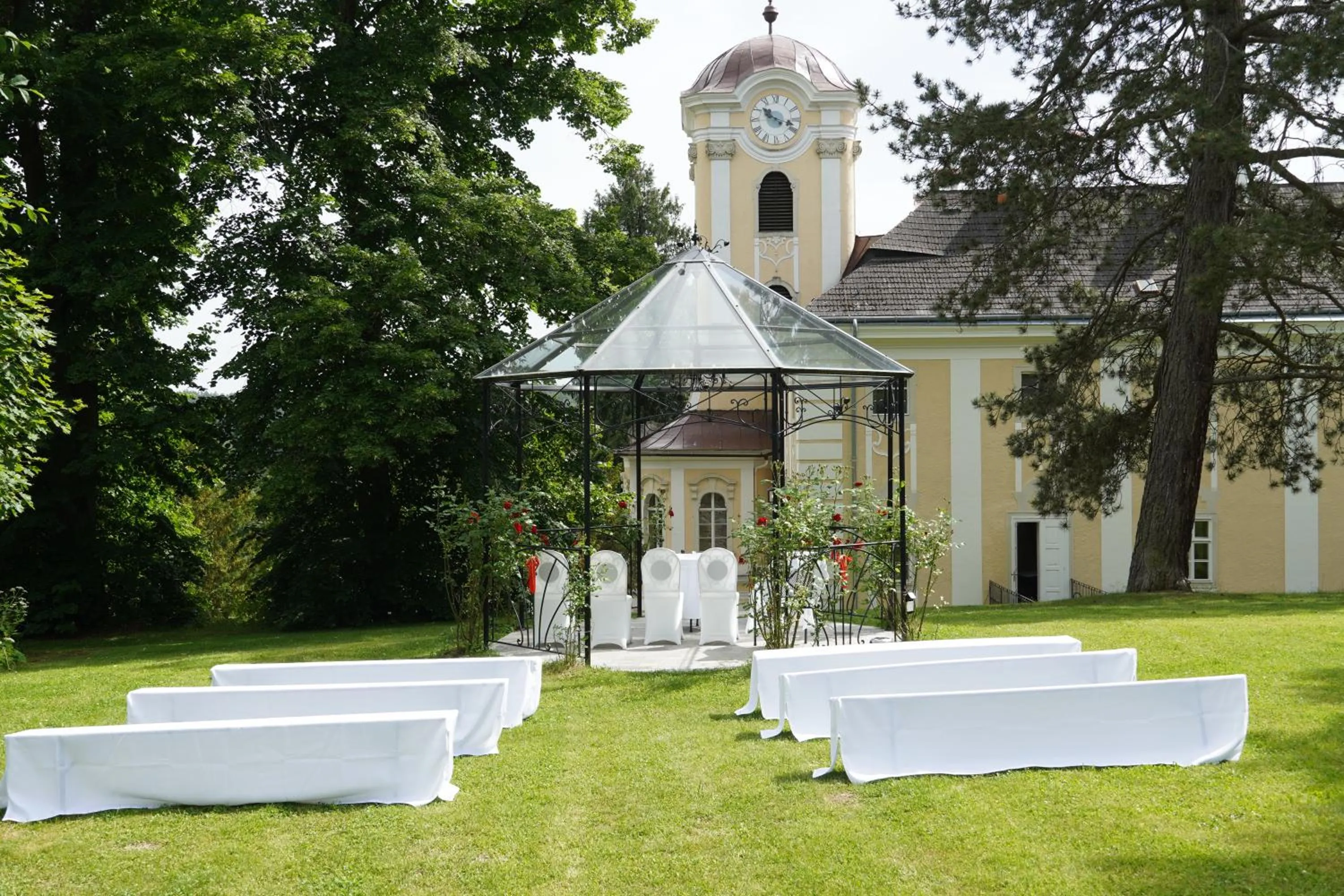 Garden in Schlosshotel Rosenau Superior