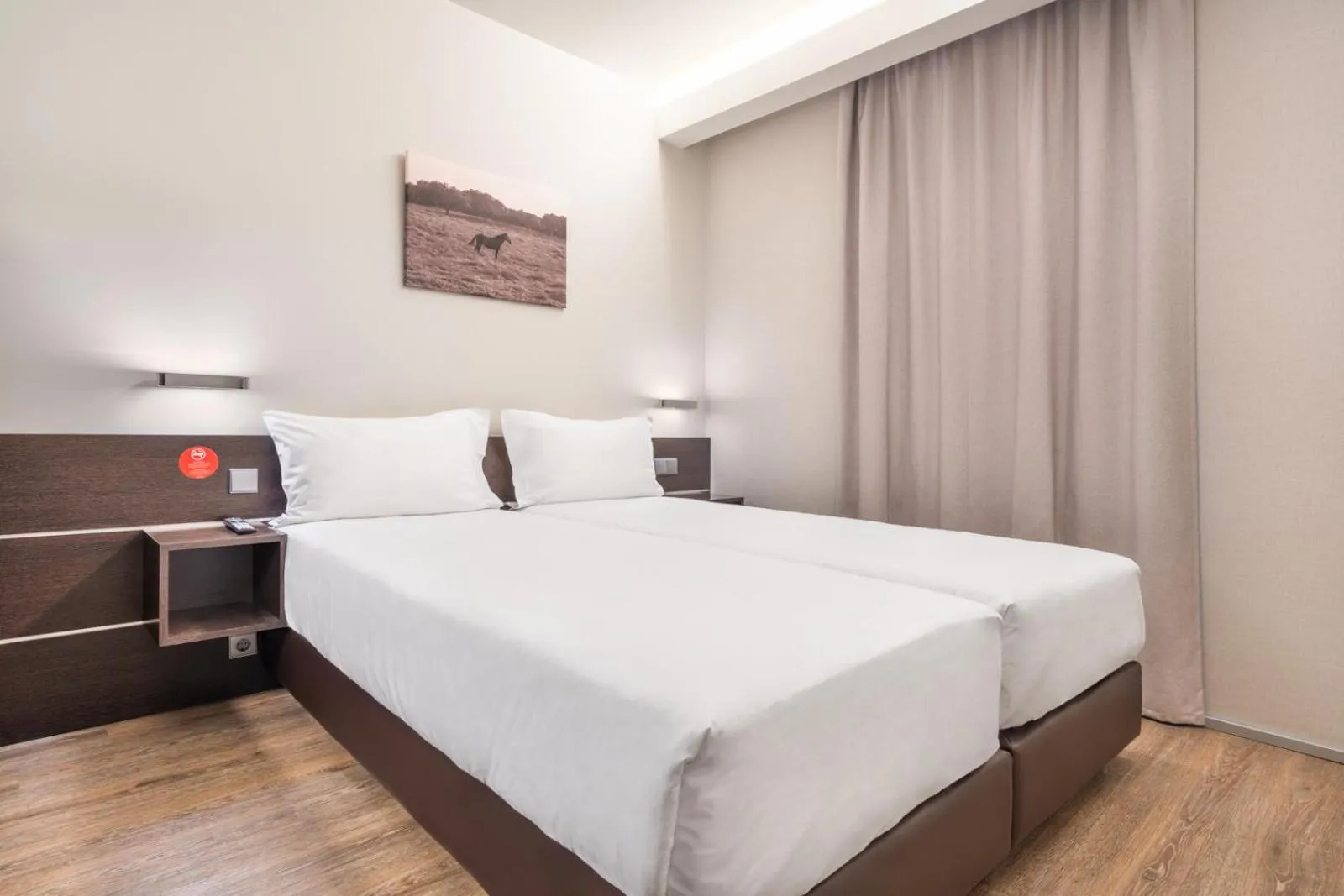 Bed in Moov Hotel Évora