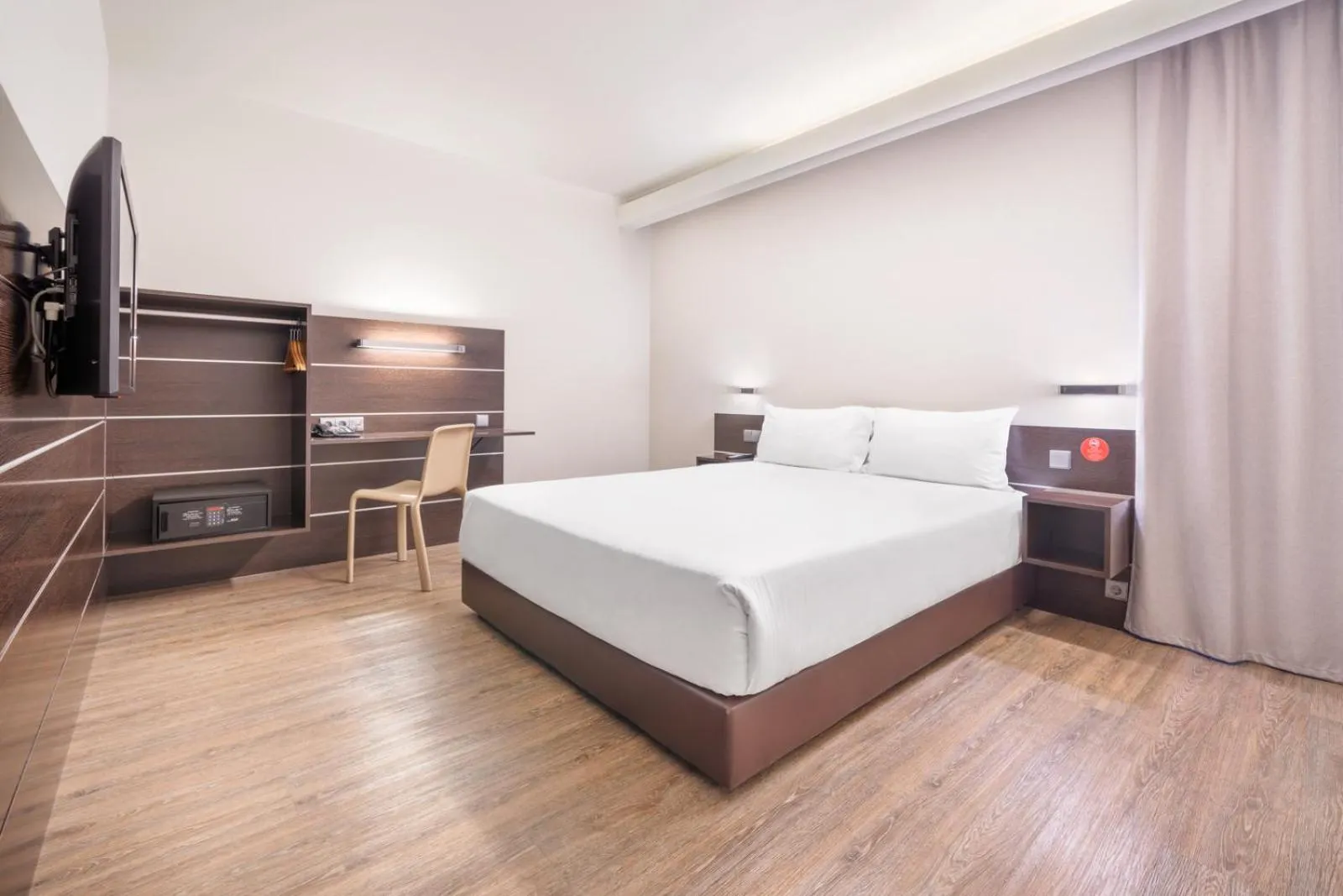 Bed in Moov Hotel Évora