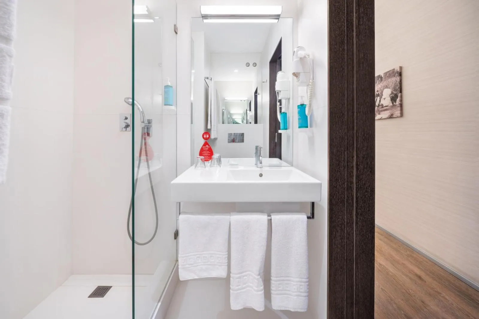 Shower in Moov Hotel Évora