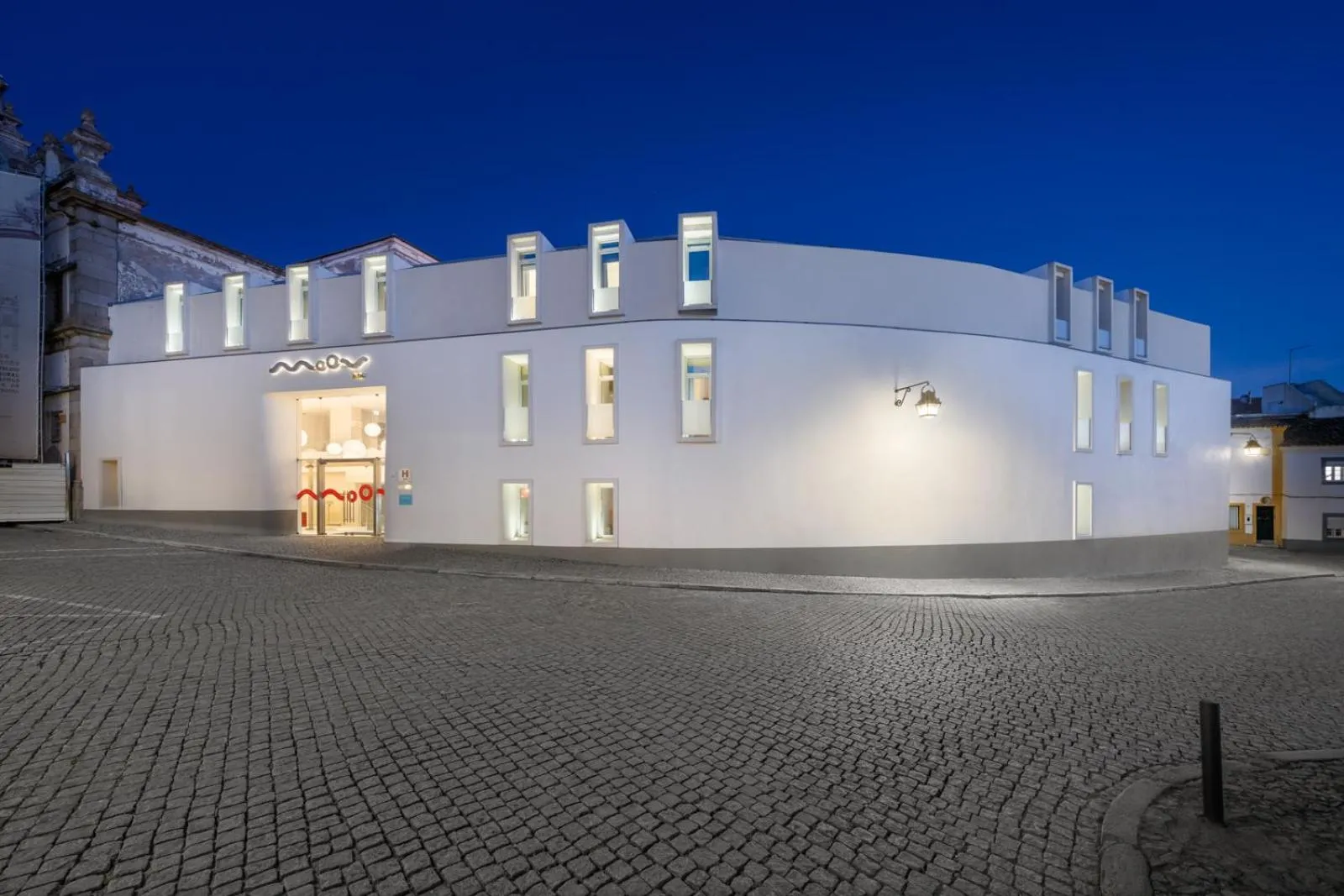 Facade/entrance in Moov Hotel Évora