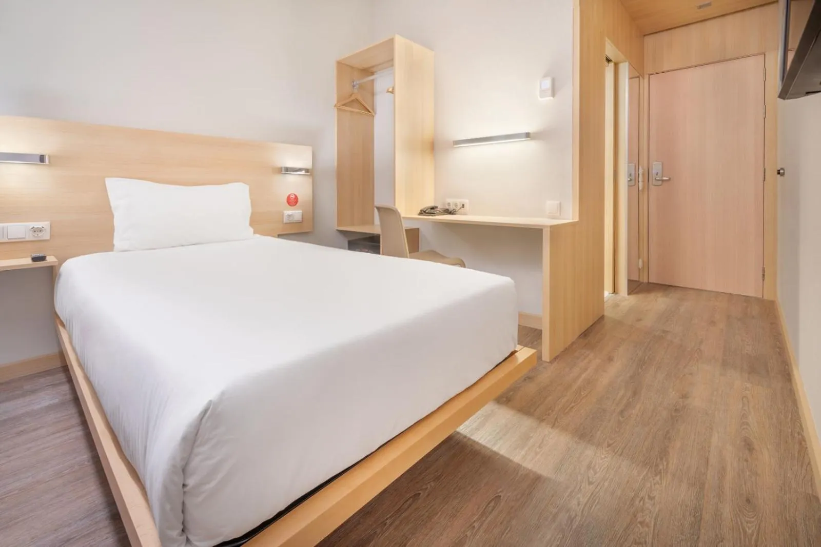 Bed in Moov Hotel Évora