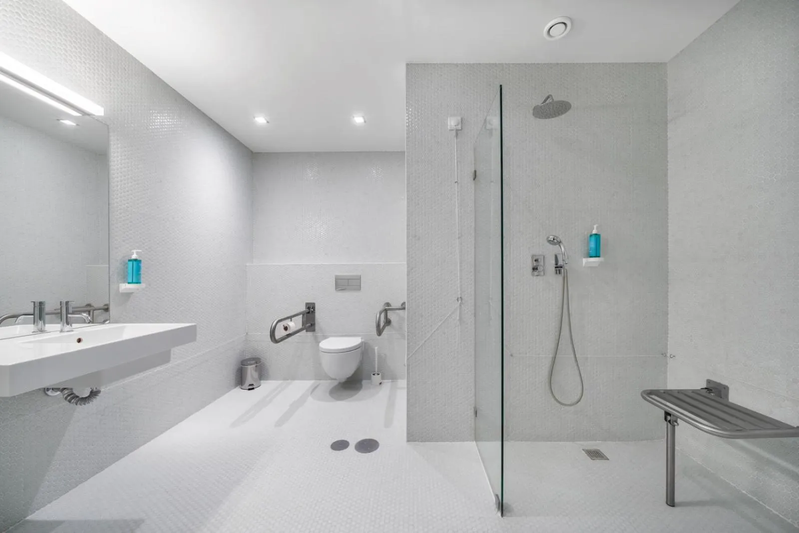 Shower in Moov Hotel Évora