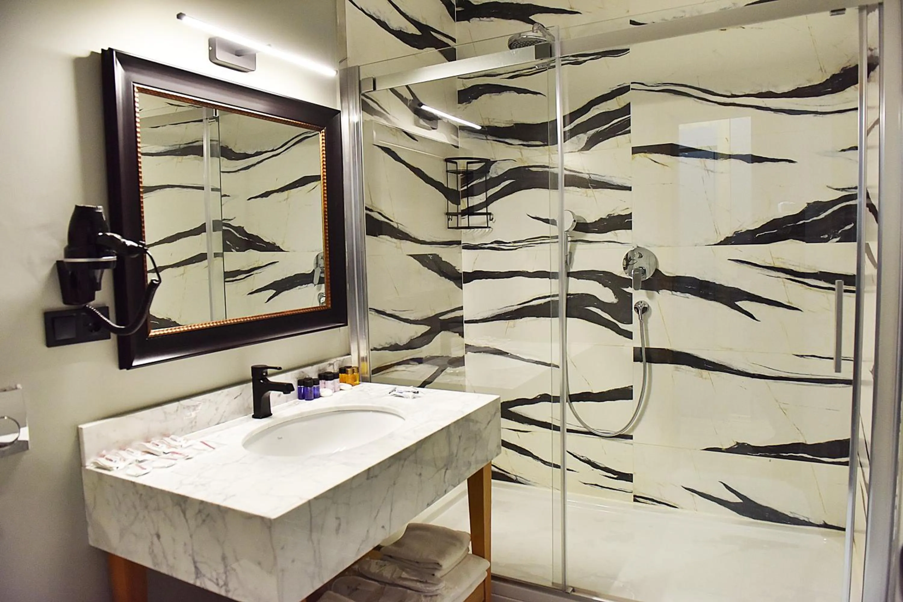 Shower in Kerthill Hotel