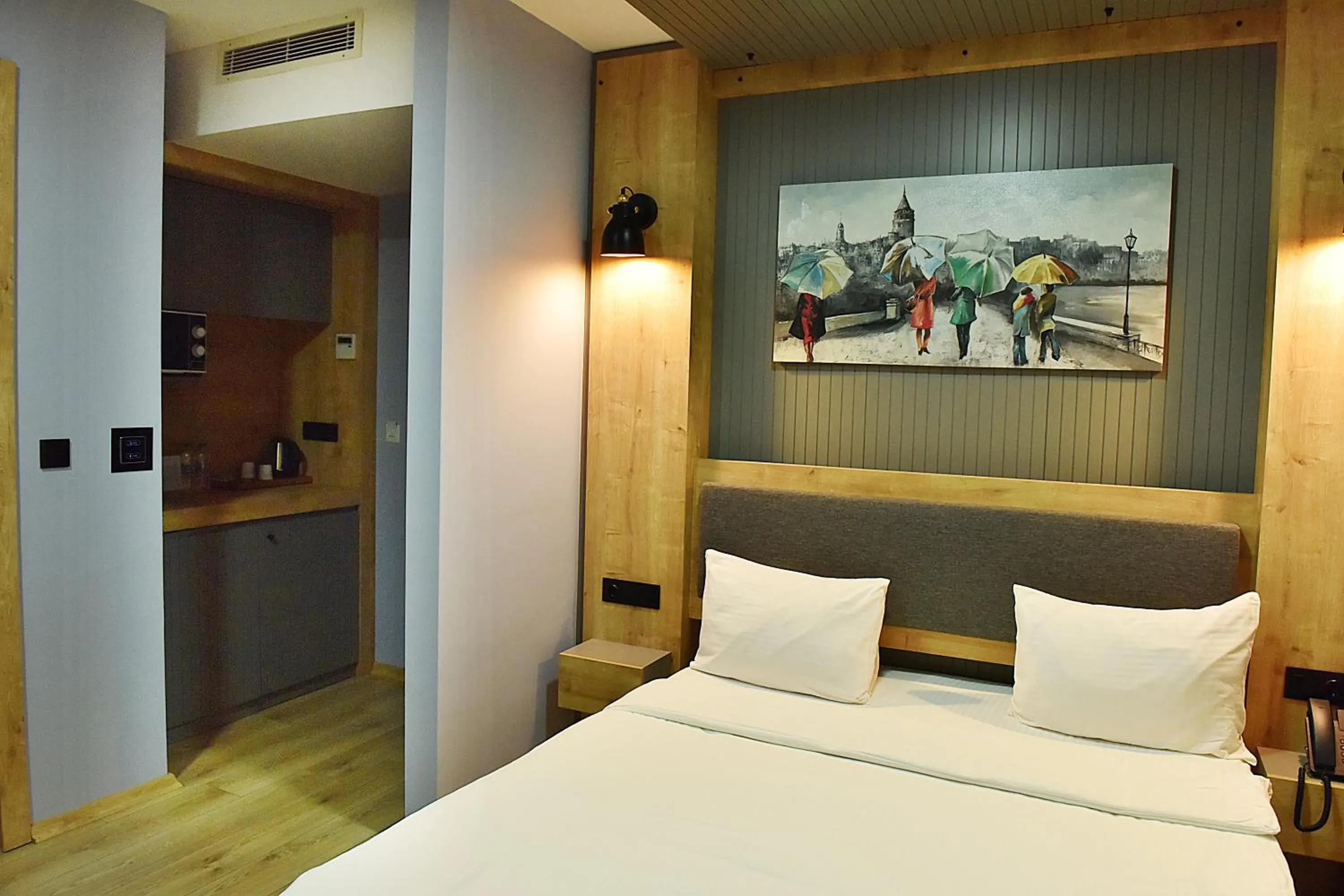 Photo of the whole room, Bed in Kerthill Hotel