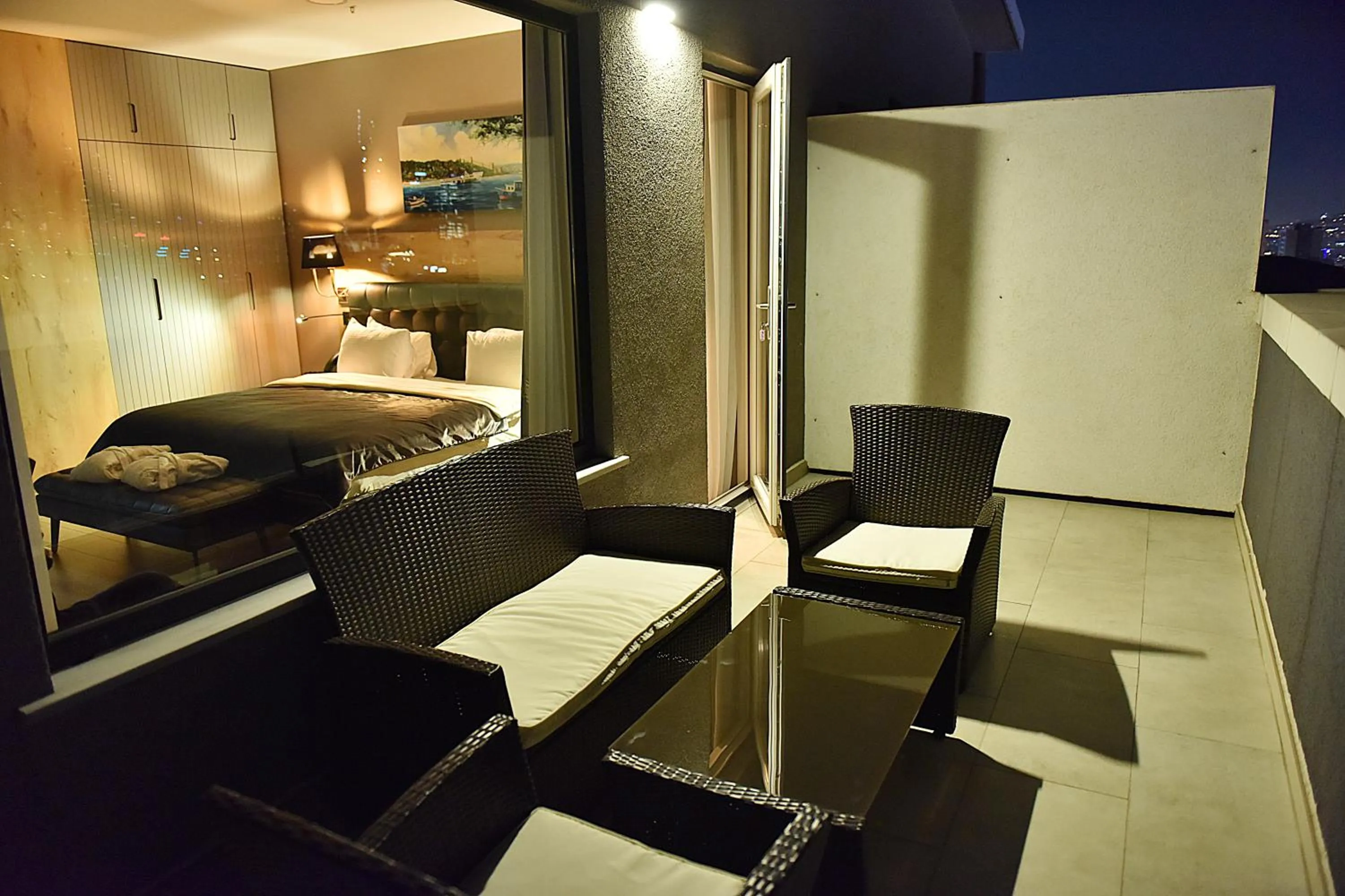 Balcony/Terrace, Bed in Kerthill Hotel