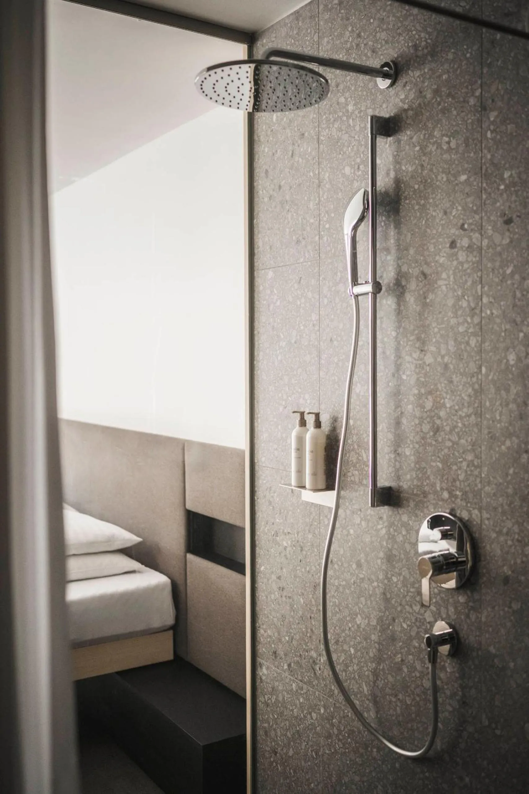 Bathroom, Bed in Sportlers Lodge Sölden lifestyle-lässig-anders