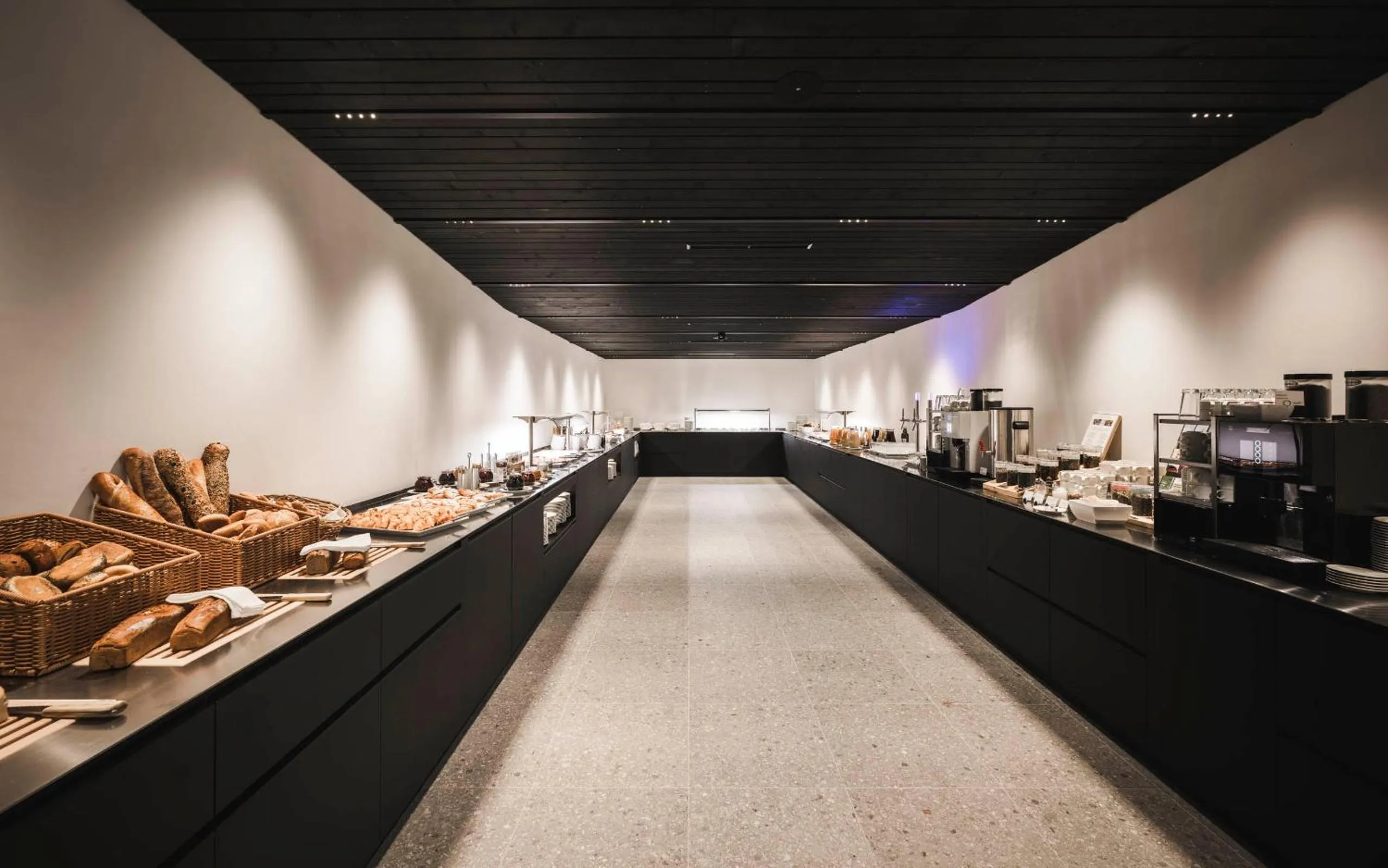 Buffet breakfast in Sportlers Lodge Sölden lifestyle-lässig-anders