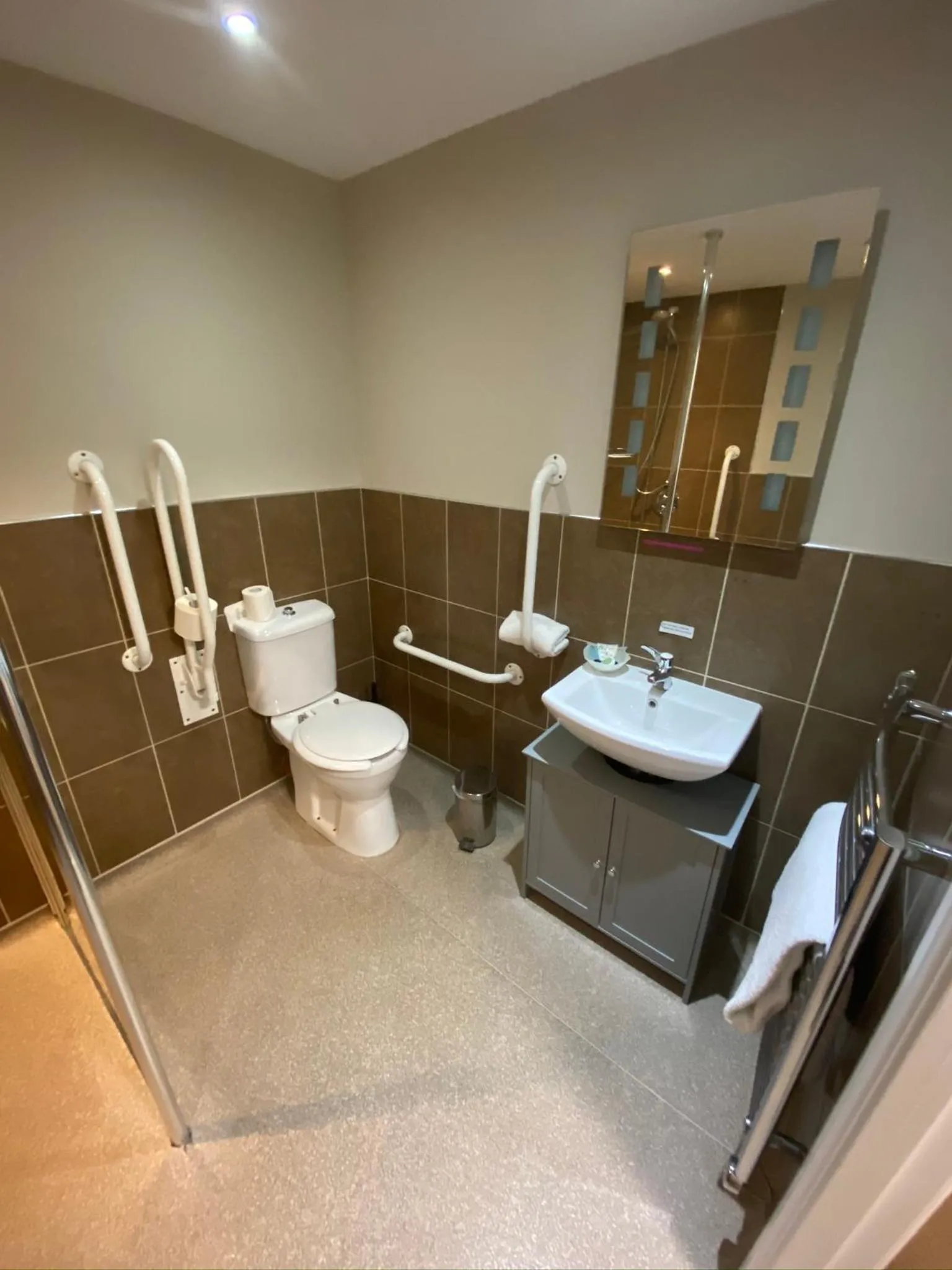 Bathroom in The Three Horseshoes Hotel