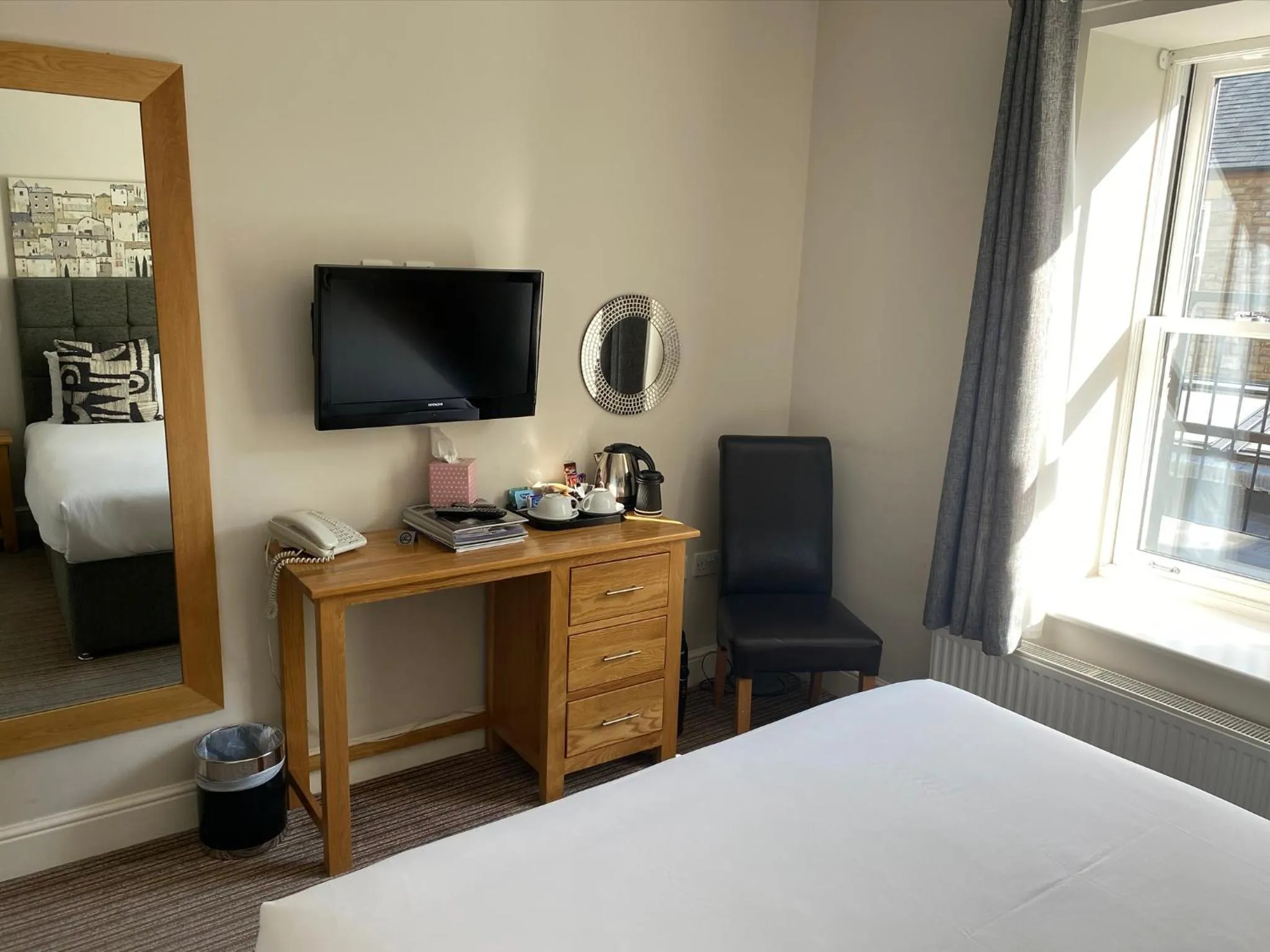 TV and multimedia, Bed in The Three Horseshoes Hotel