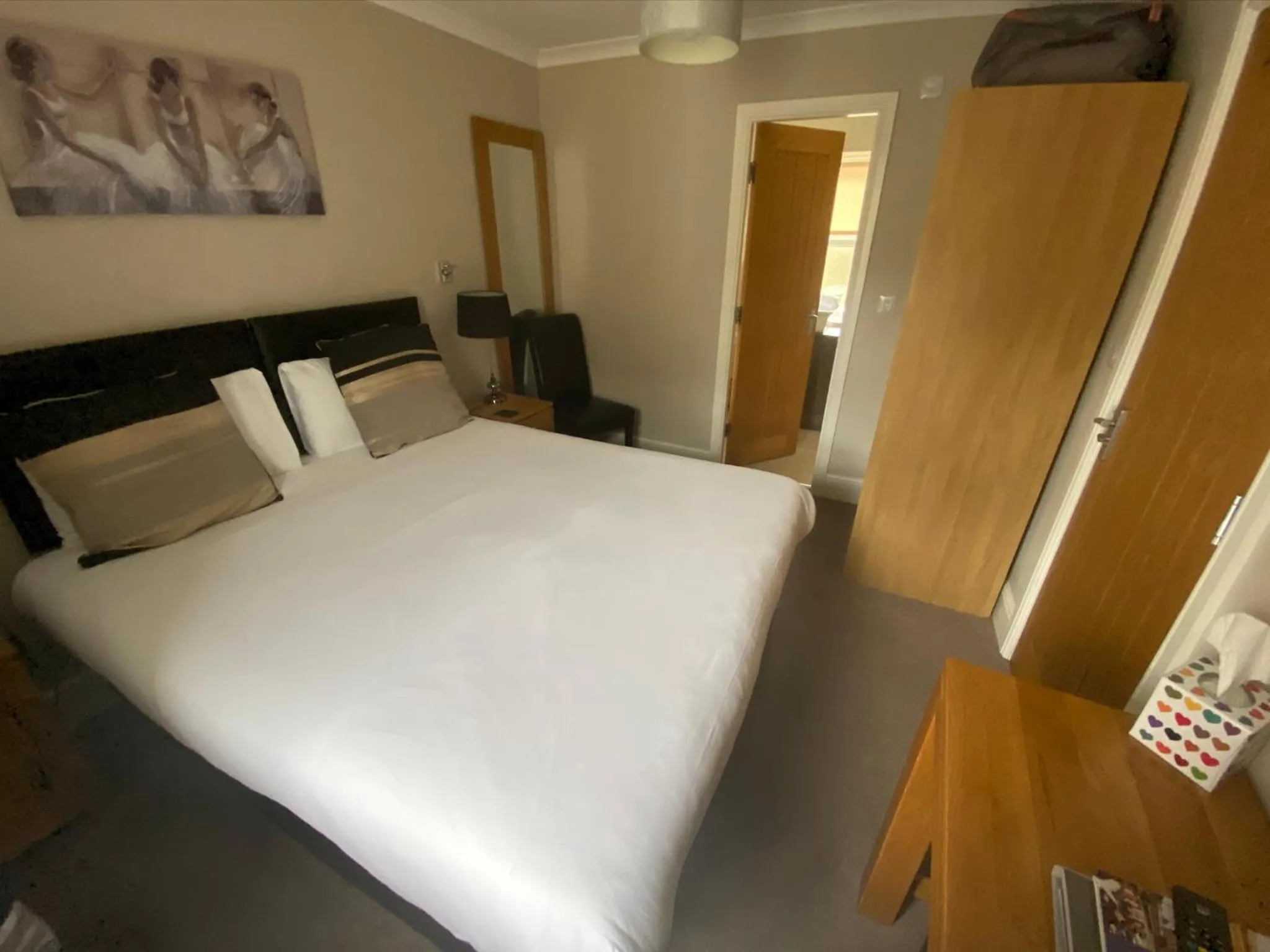 Bedroom, Bed in The Three Horseshoes Hotel