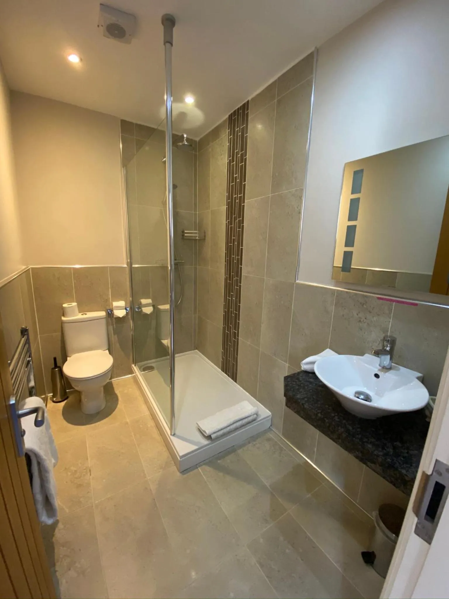 Bathroom in The Three Horseshoes Hotel