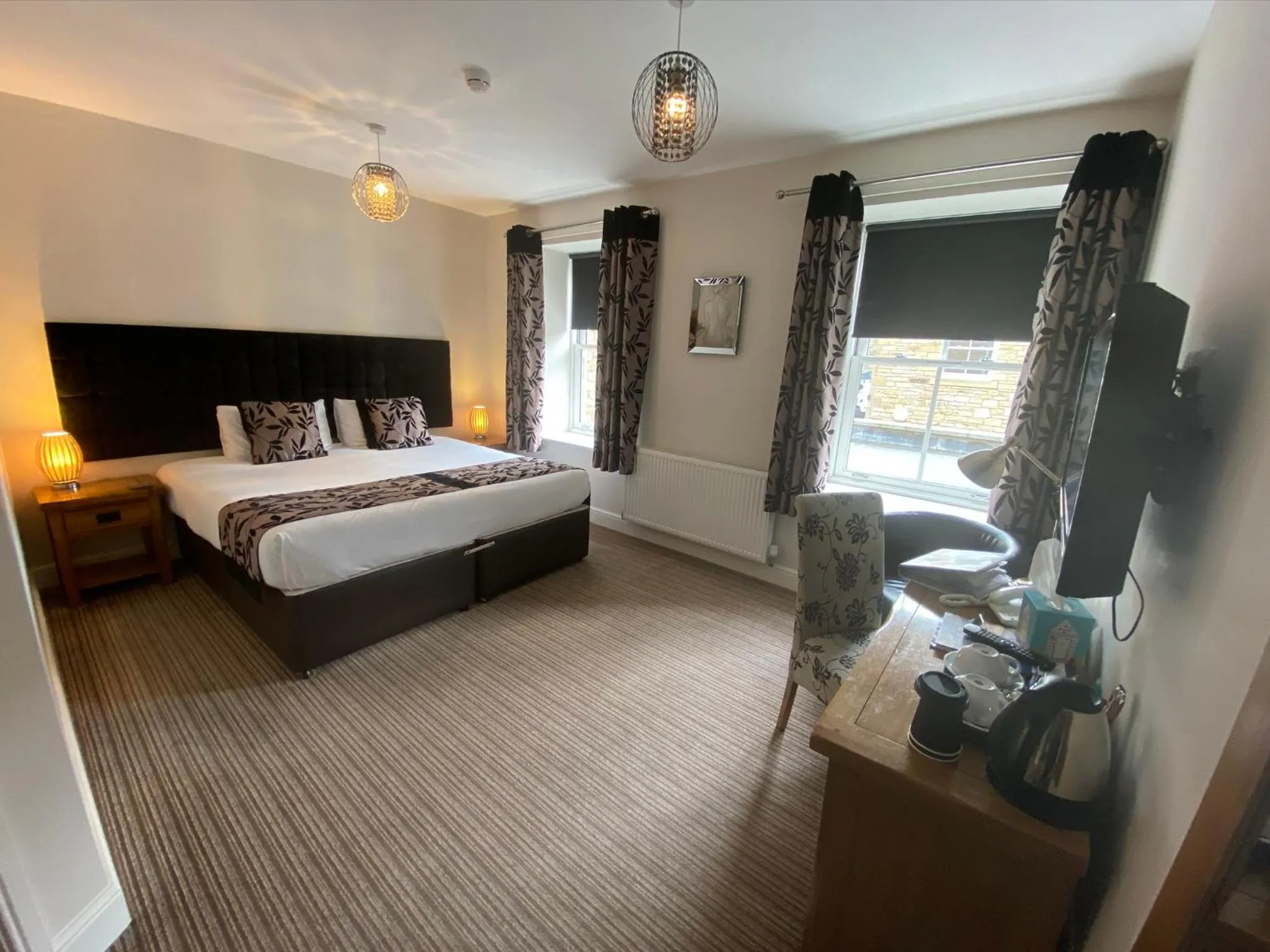 Bedroom, Bed in The Three Horseshoes Hotel