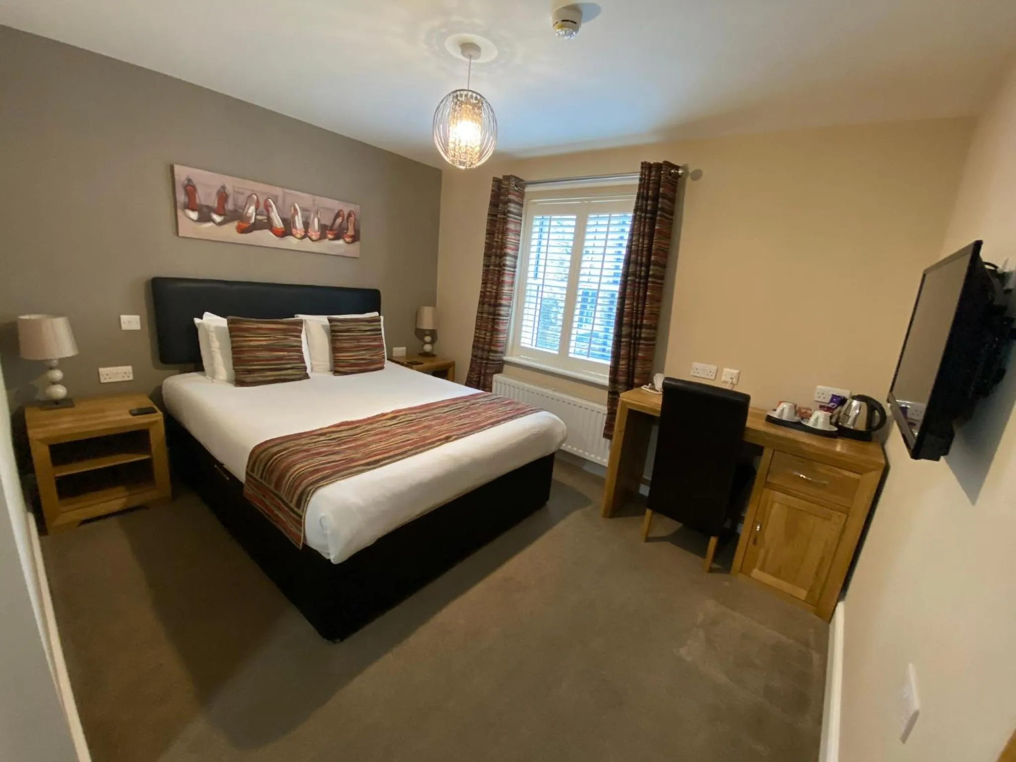 Bedroom, Bed in The Three Horseshoes Hotel