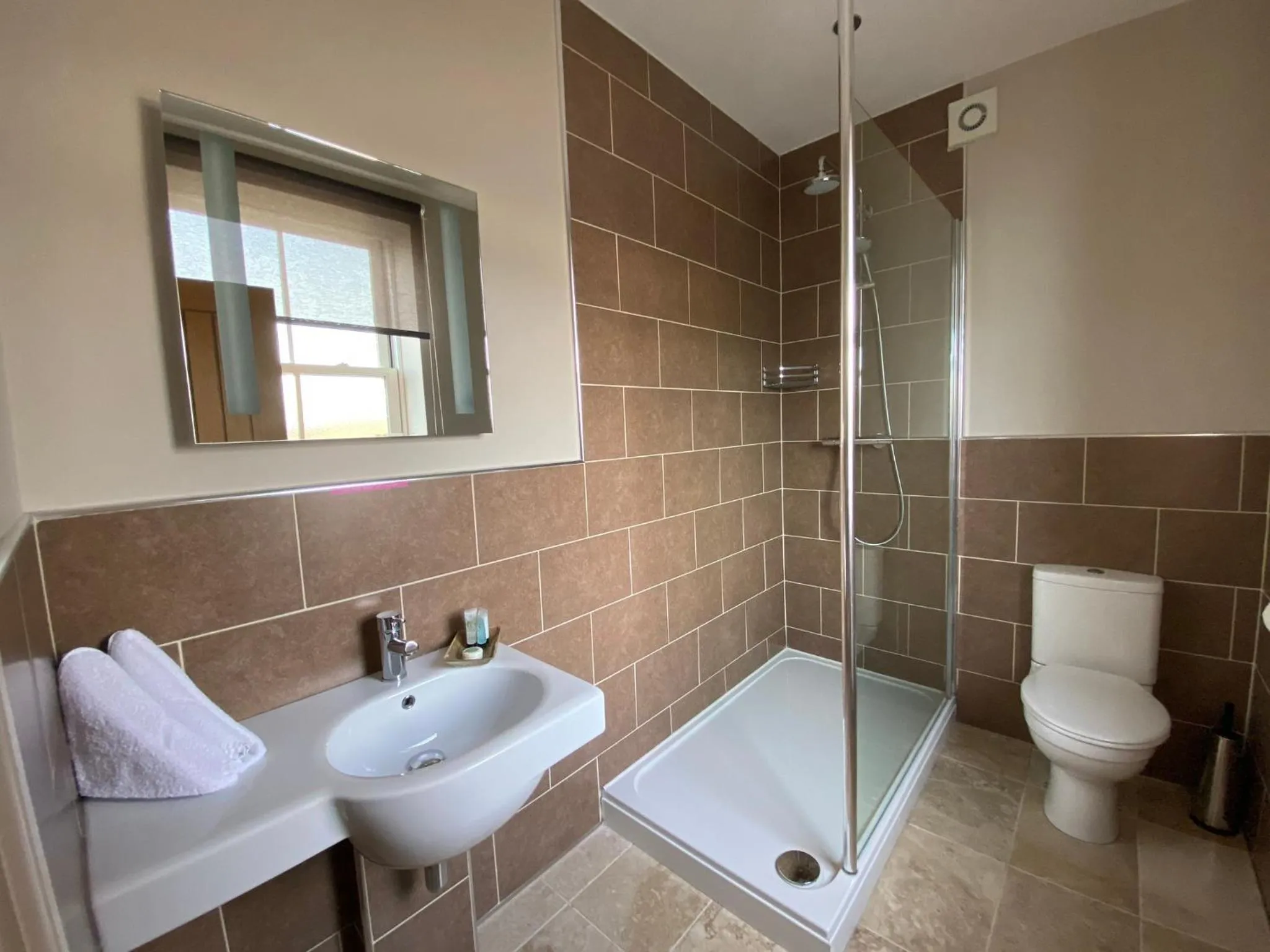 Shower in The Three Horseshoes Hotel