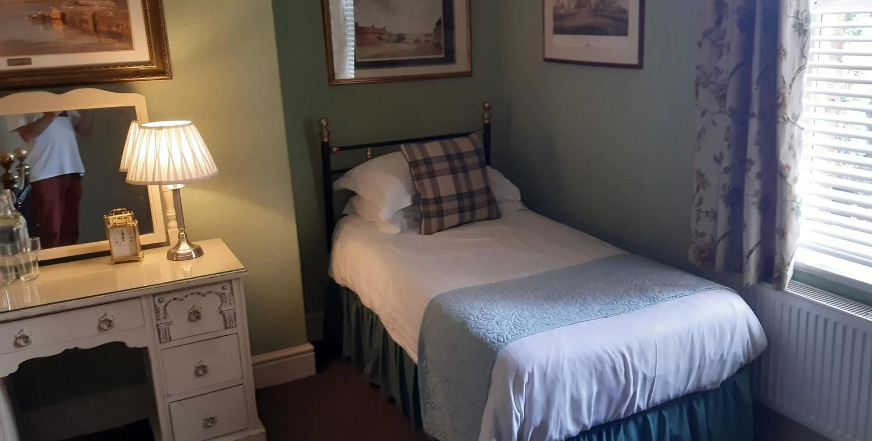 Bed in Holywell House