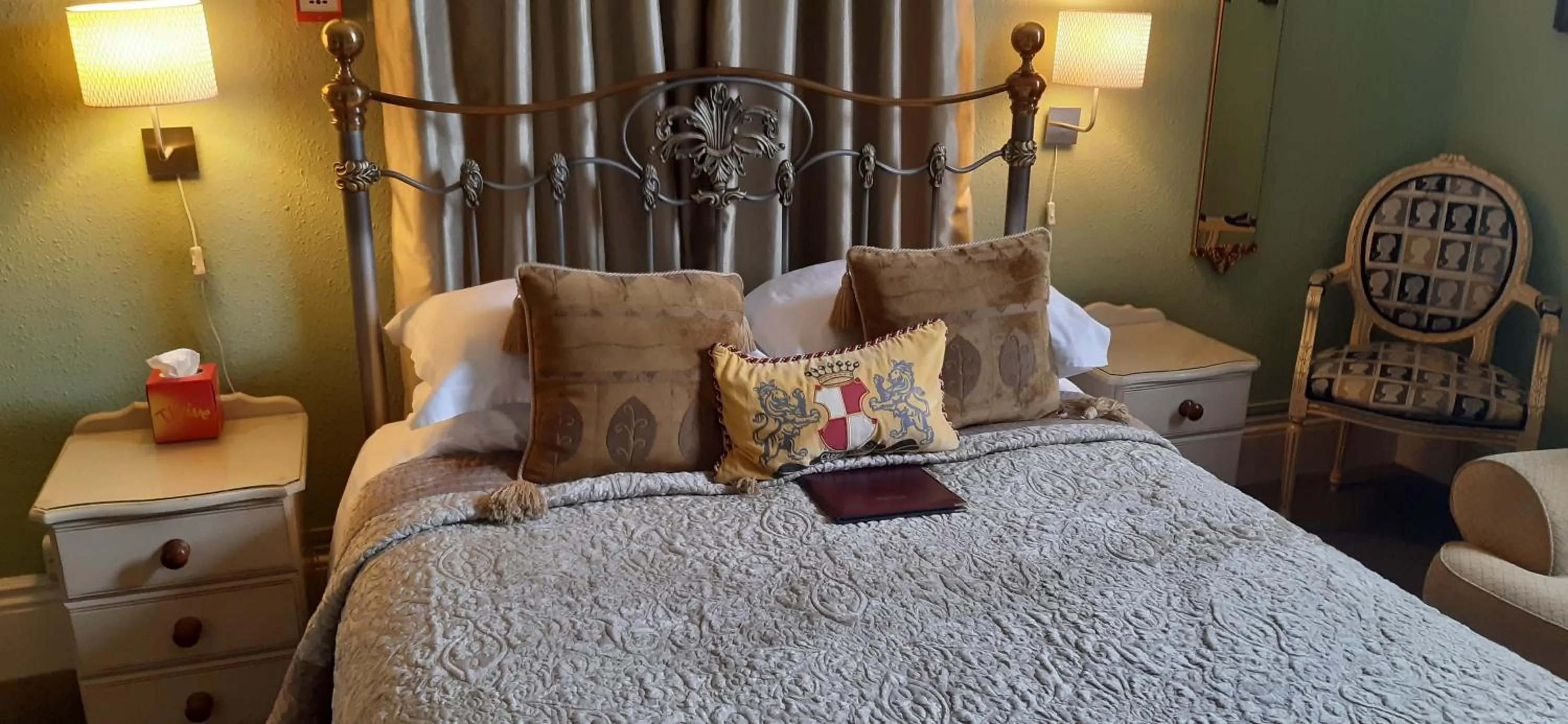 Bed in Holywell House