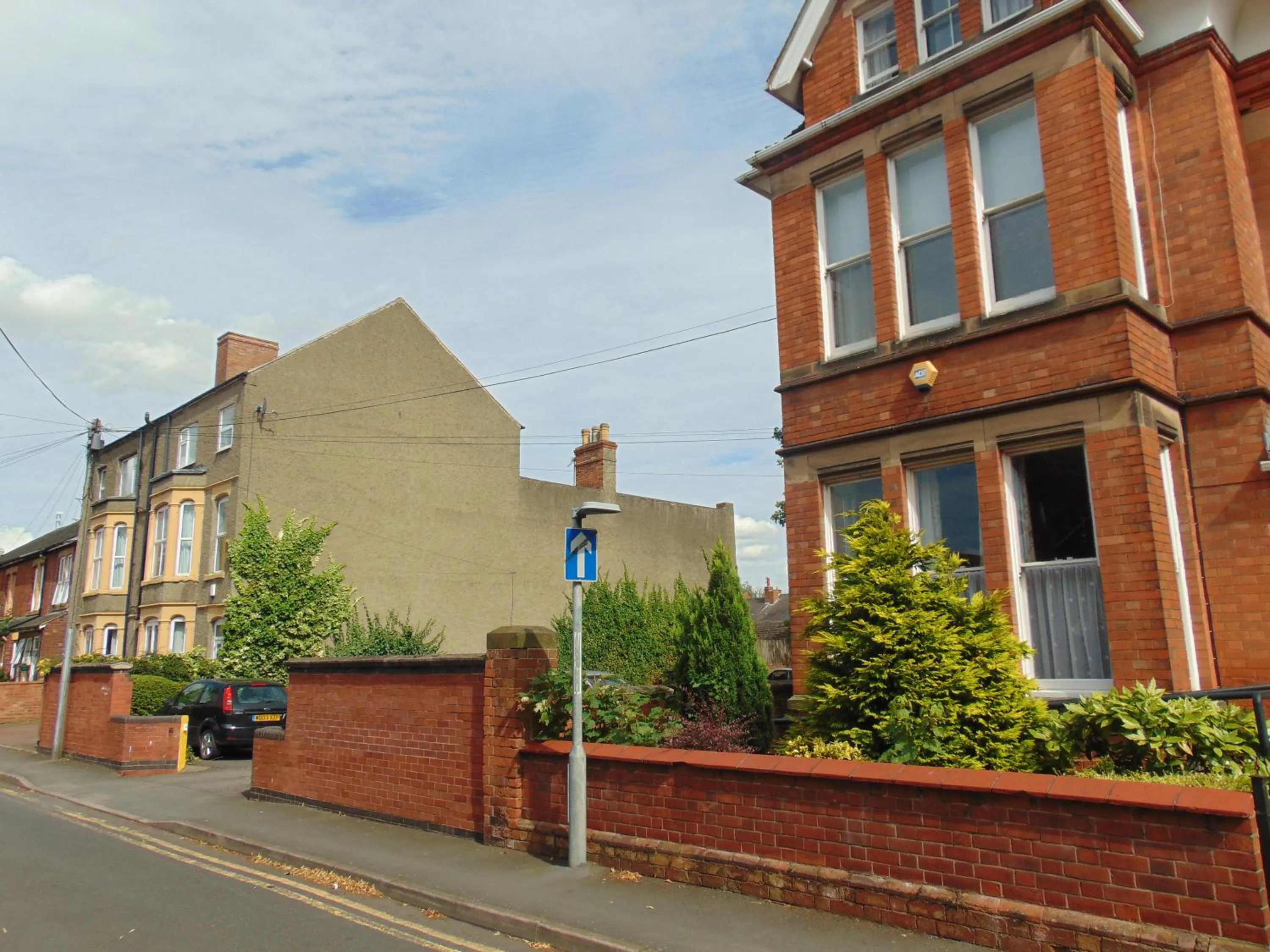 Facade/entrance in Holywell House