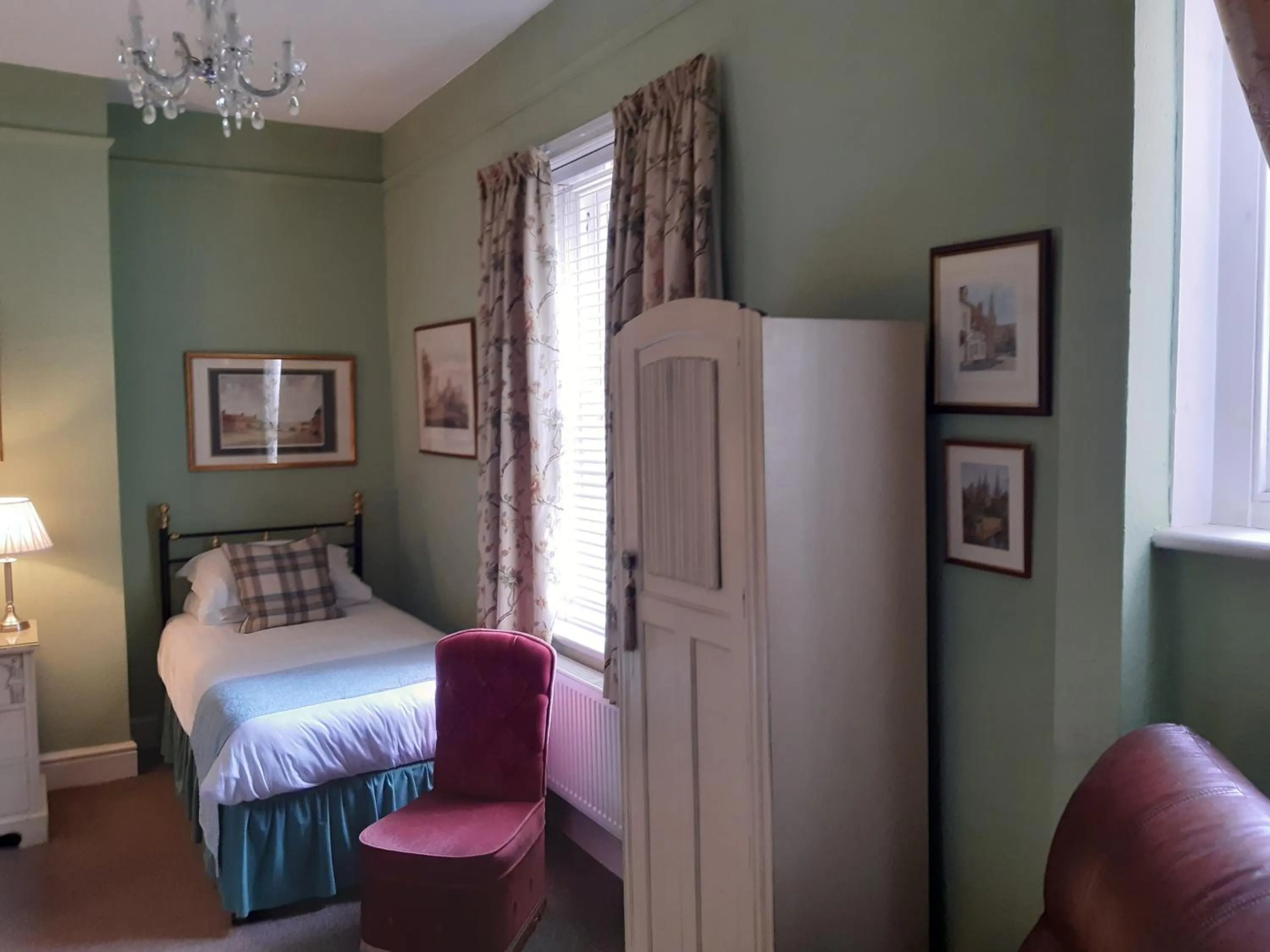 Bed in Holywell House