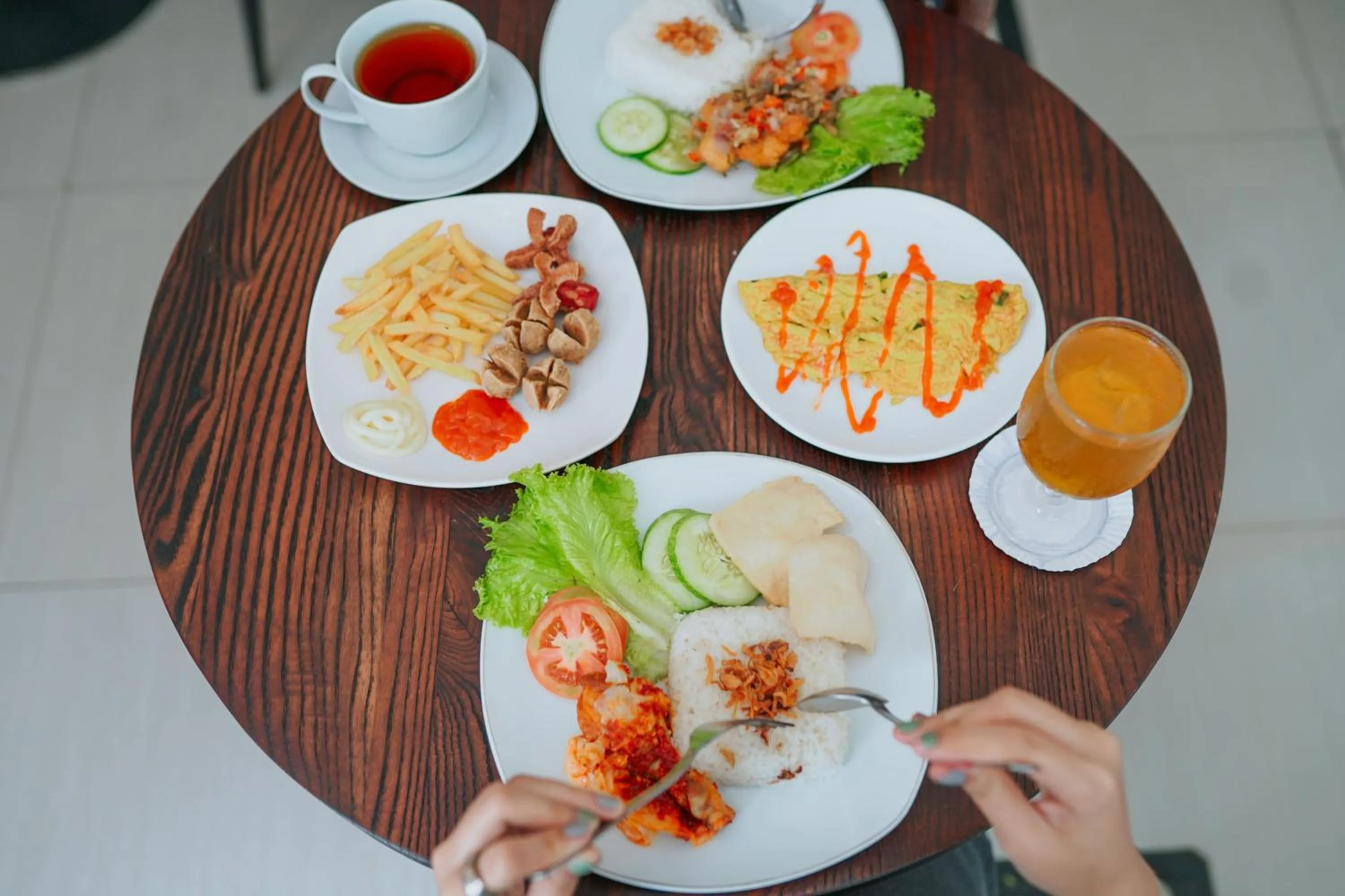 Restaurant/places to eat in Front One Budget bekasi