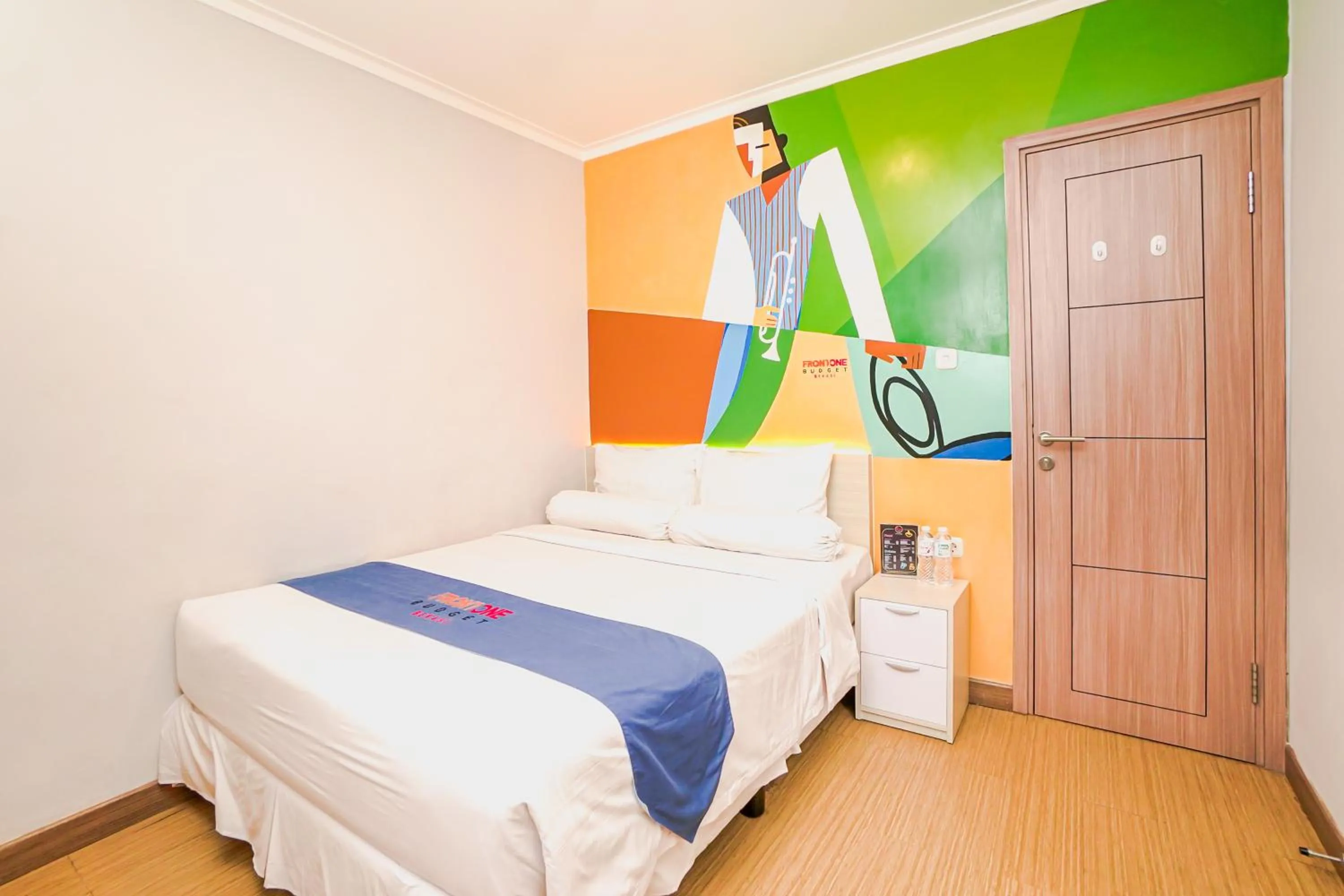 Bedroom, Bed in Front One Budget bekasi