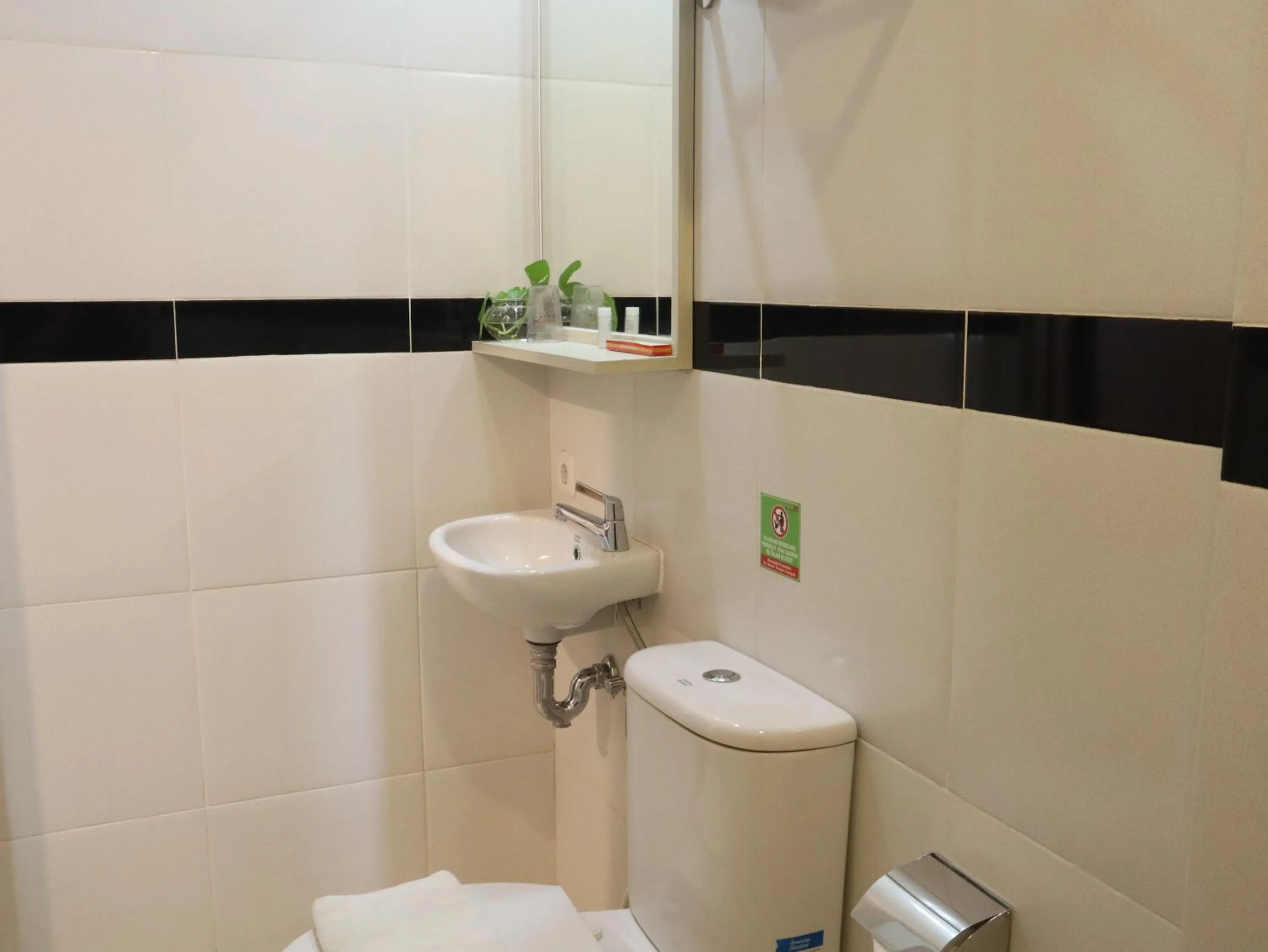 Toilet in Front One Budget bekasi