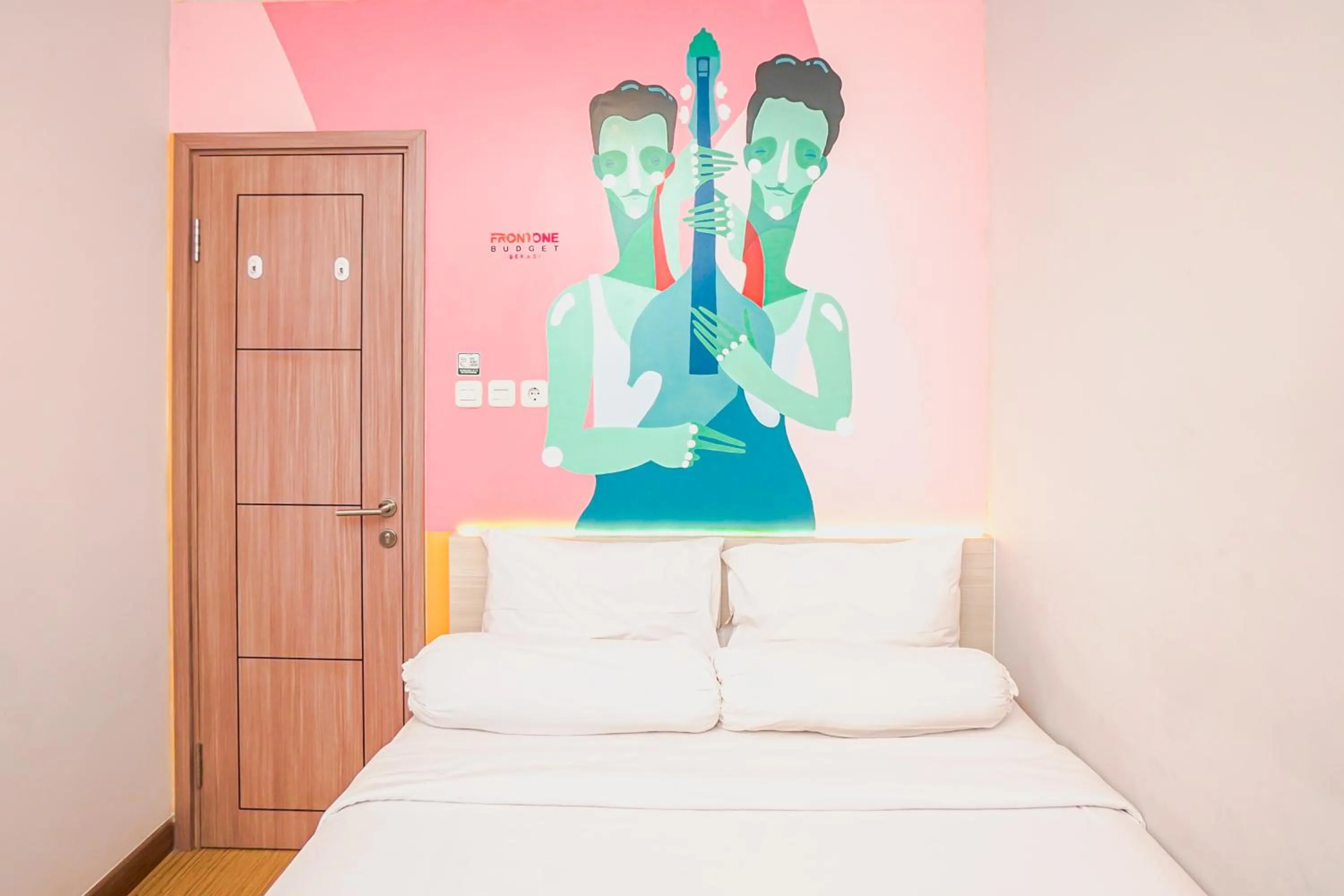 Bedroom, Bed in Front One Budget bekasi