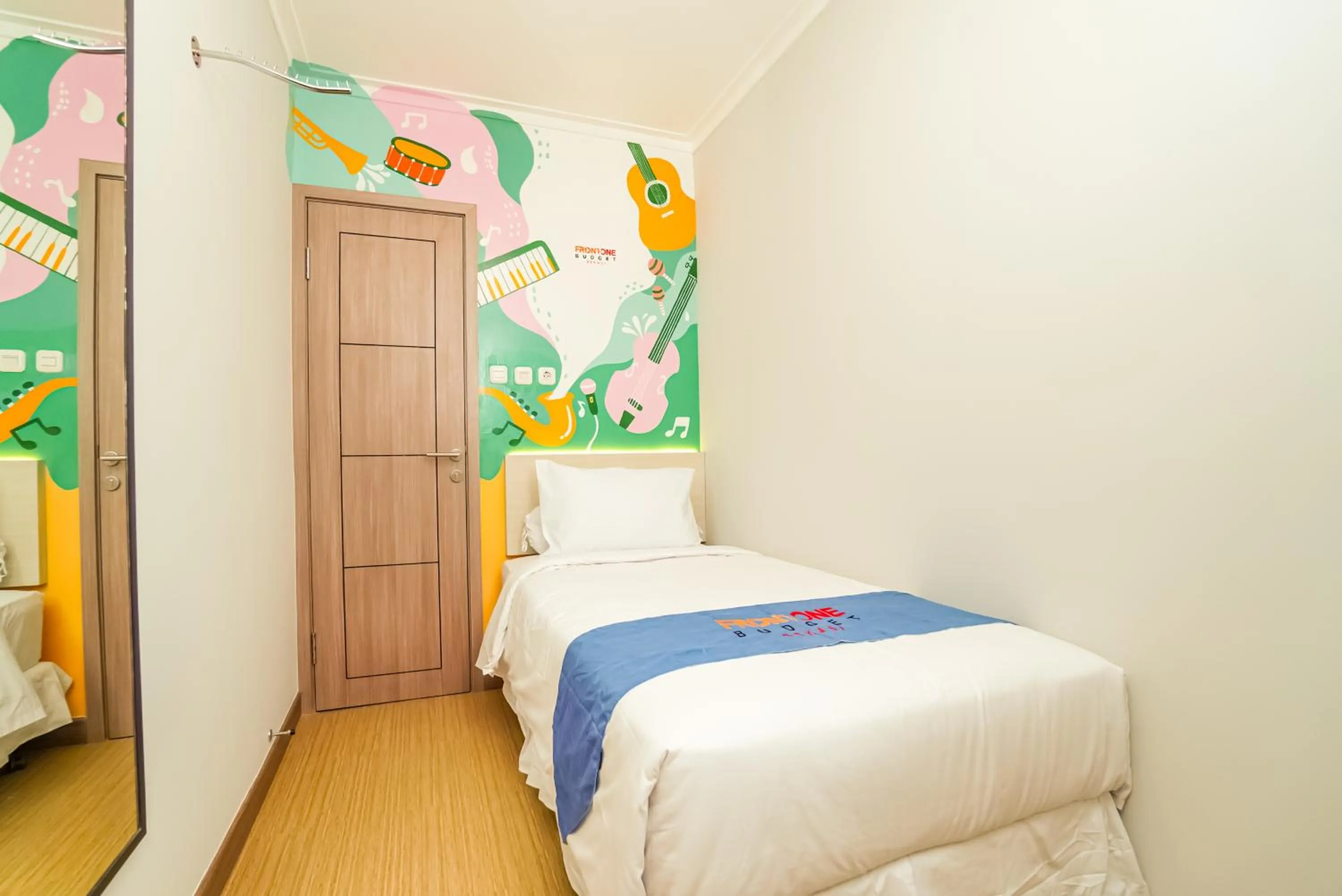 Bedroom, Bed in Front One Budget bekasi