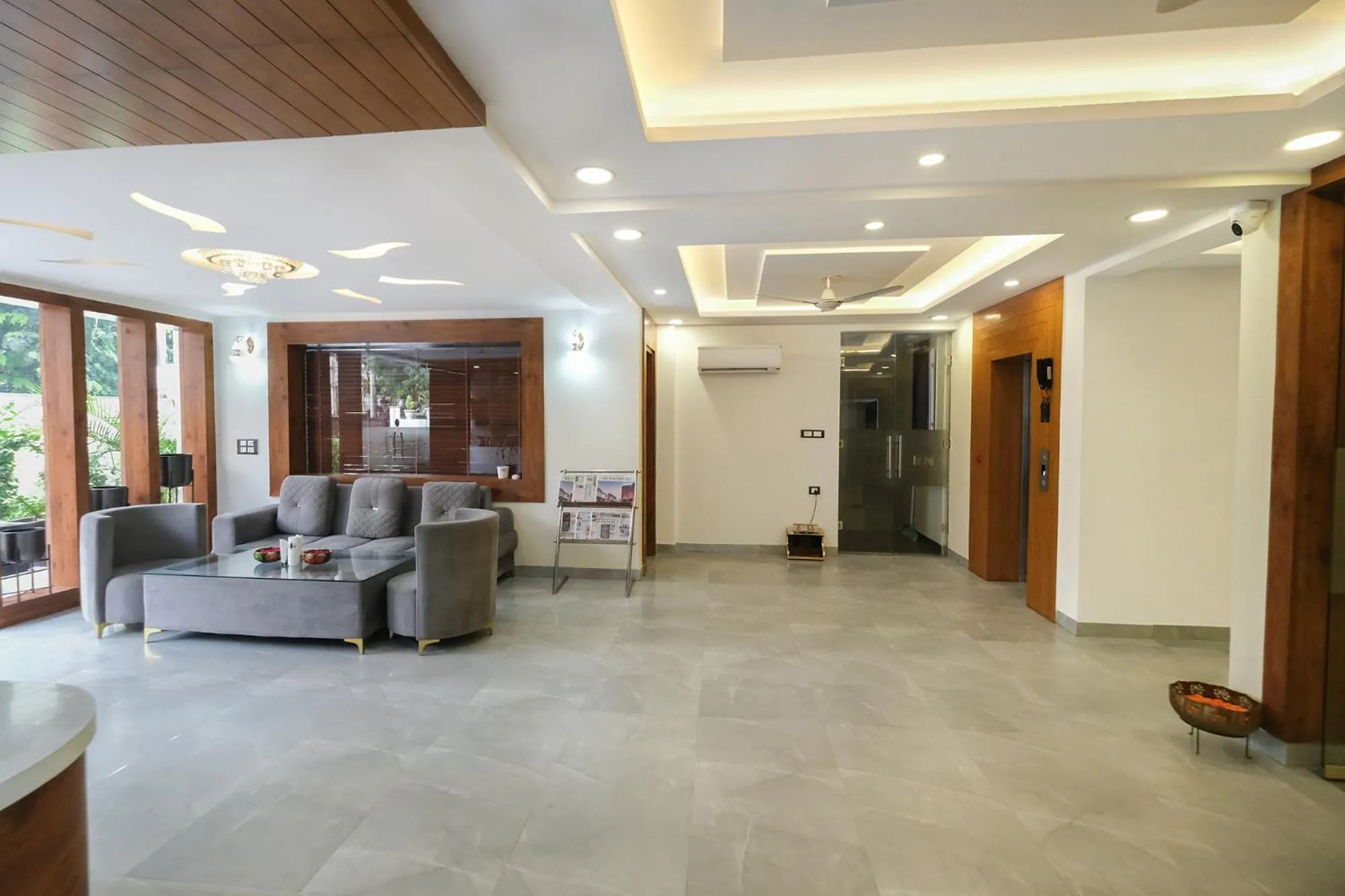 Lobby or reception in Hotel Golf Inn - Business-Friendly Stay near Golf Course Road, Cyberhub & Metro