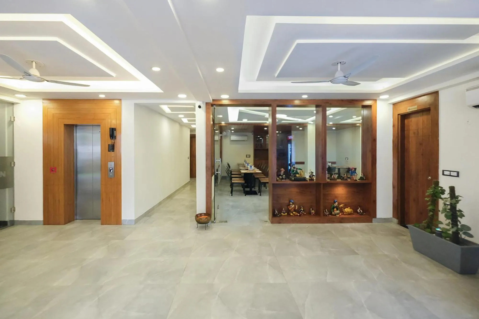 Lobby or reception in Hotel Golf Inn - Business-Friendly Stay near Golf Course Road, Cyberhub & Metro