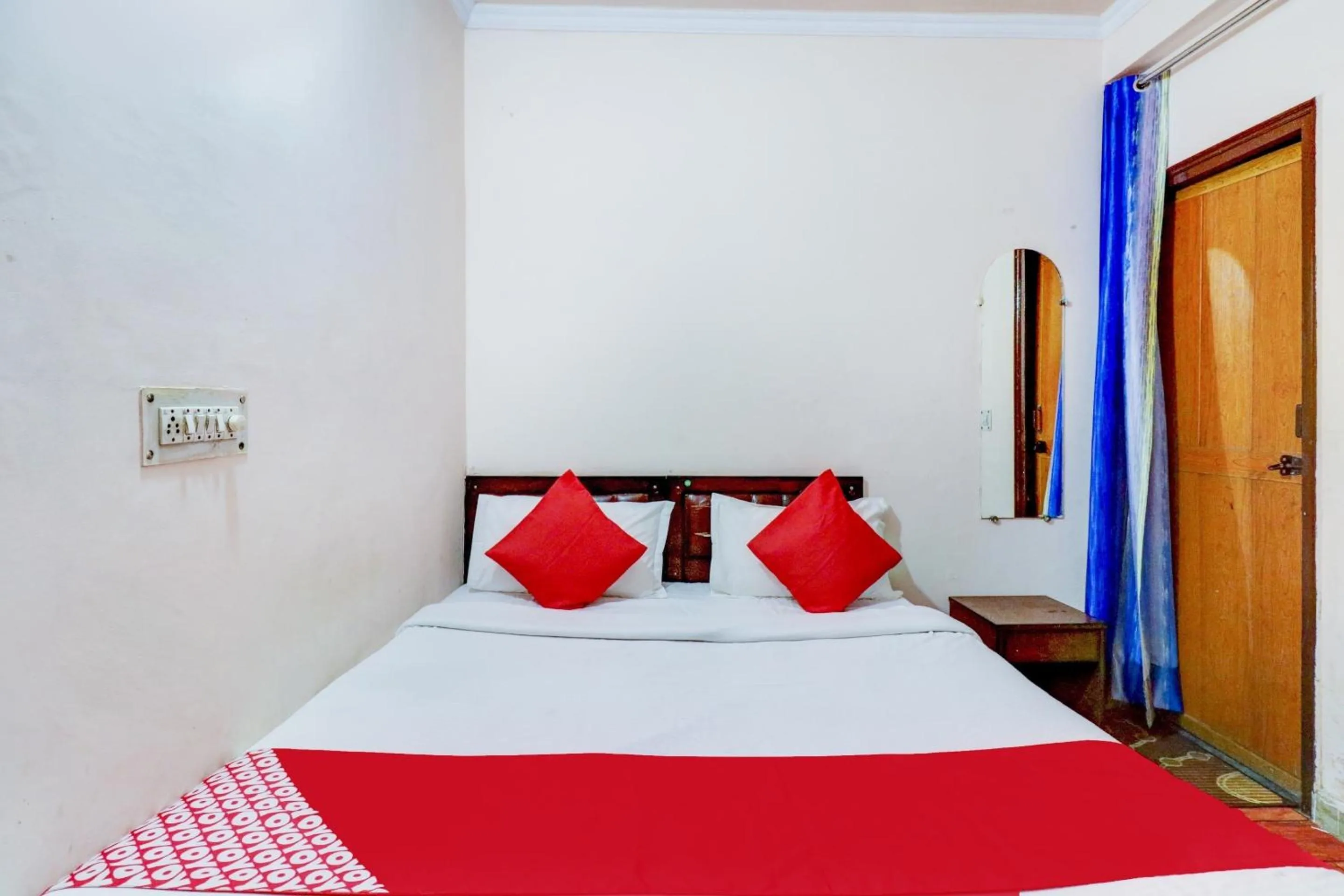 Bathroom, Bed in Hotel O Ratiram