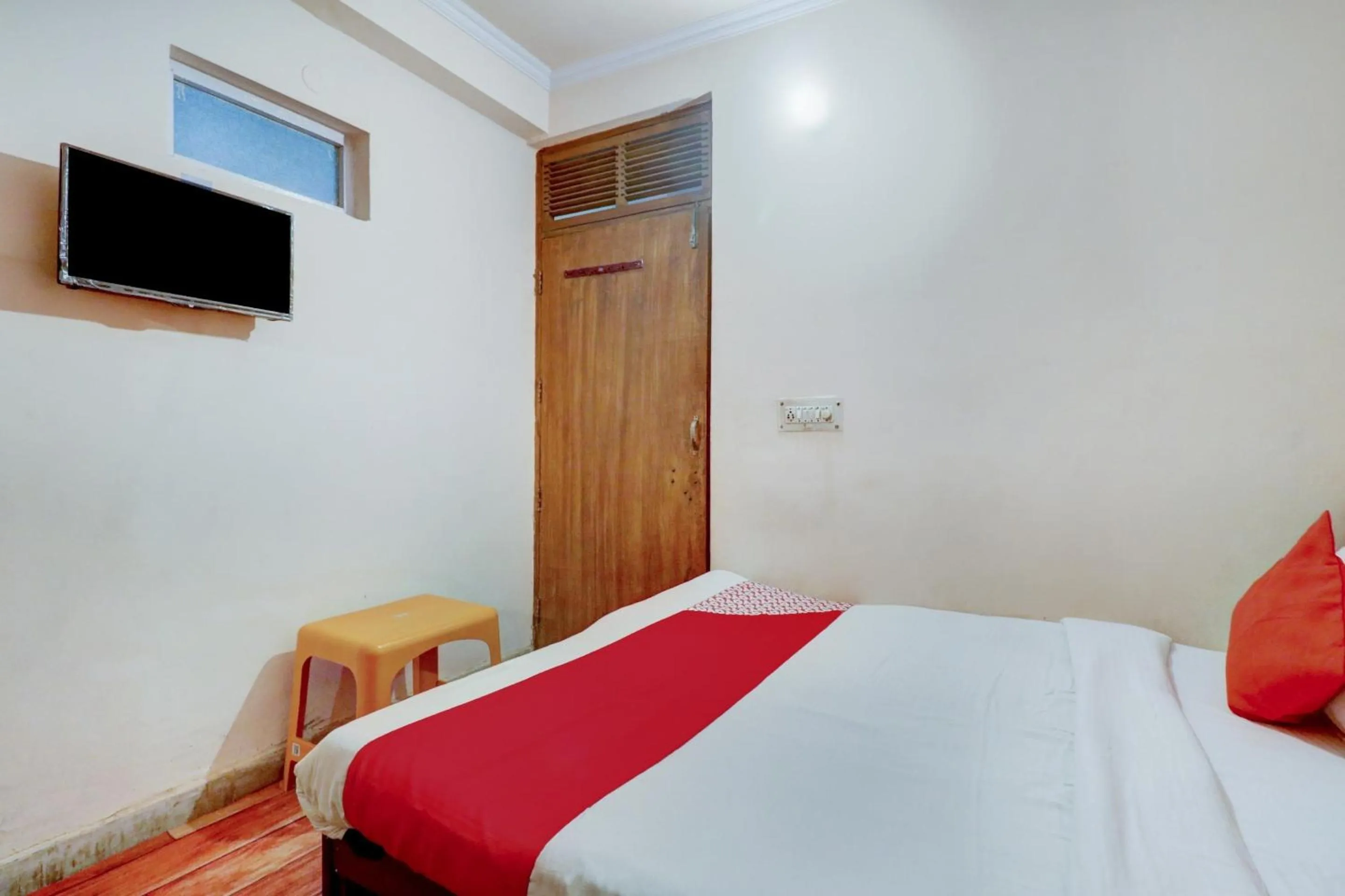 Bedroom, Bed in Hotel O Ratiram