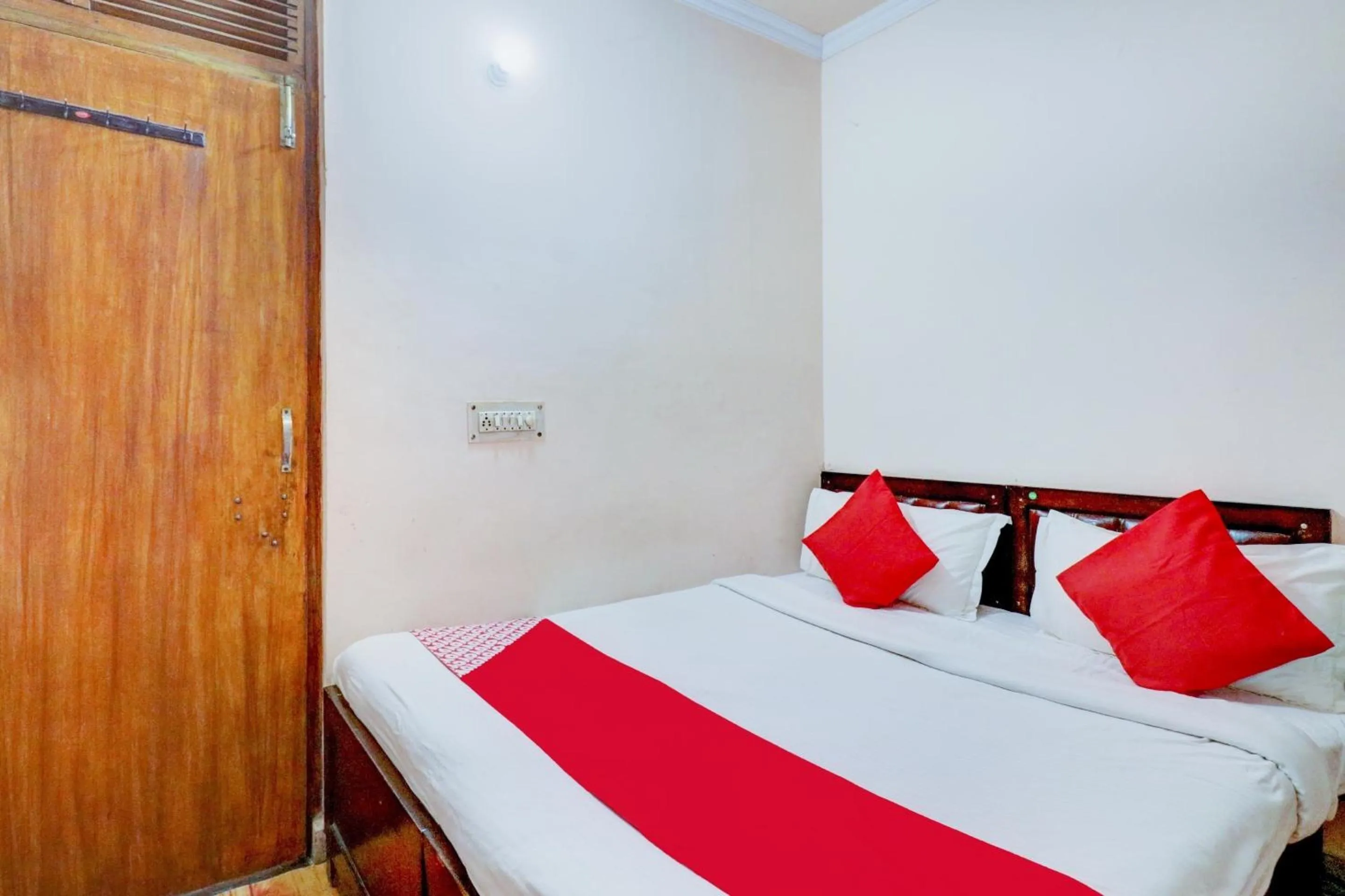 Bedroom, Bed in Hotel O Ratiram