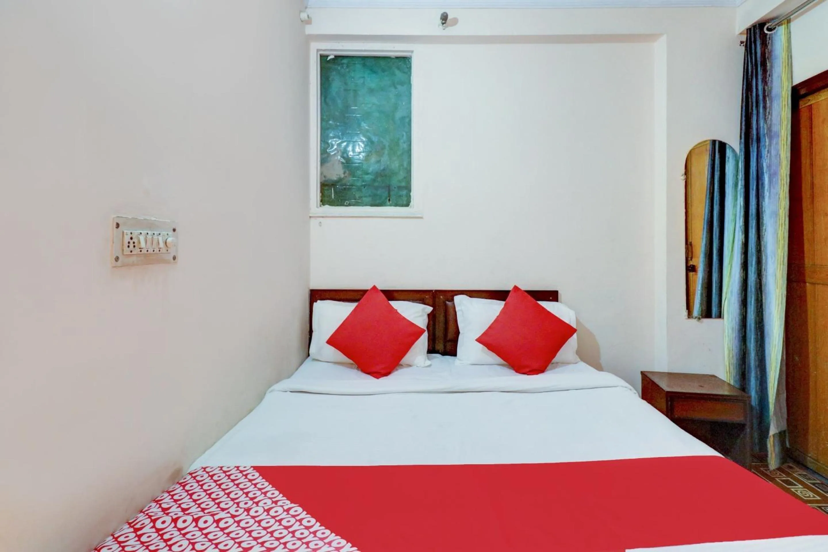 Bedroom, Bed in Hotel O Ratiram