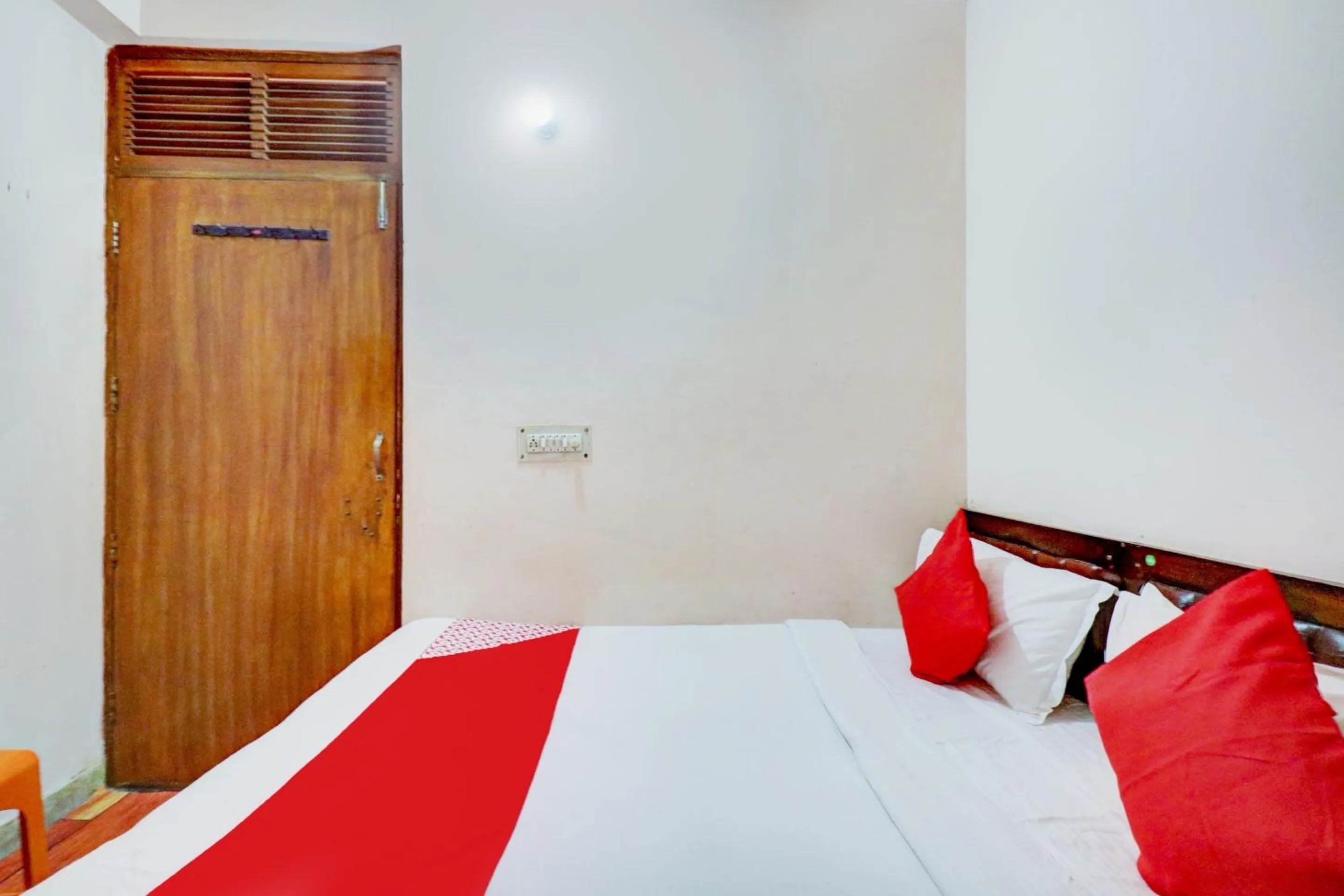 Bedroom, Bed in Hotel O Ratiram