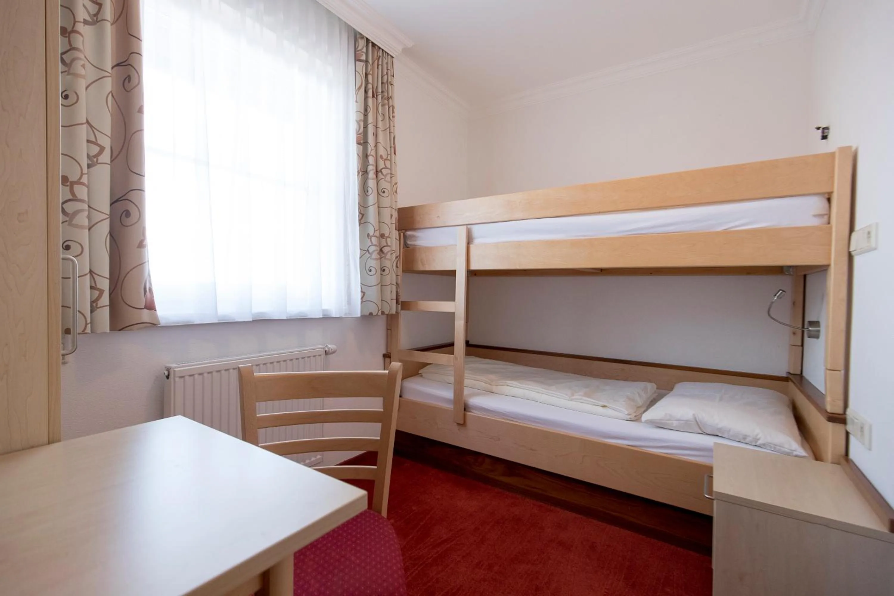 Bedroom, Bed in Hotel-Restaurant Planaihof