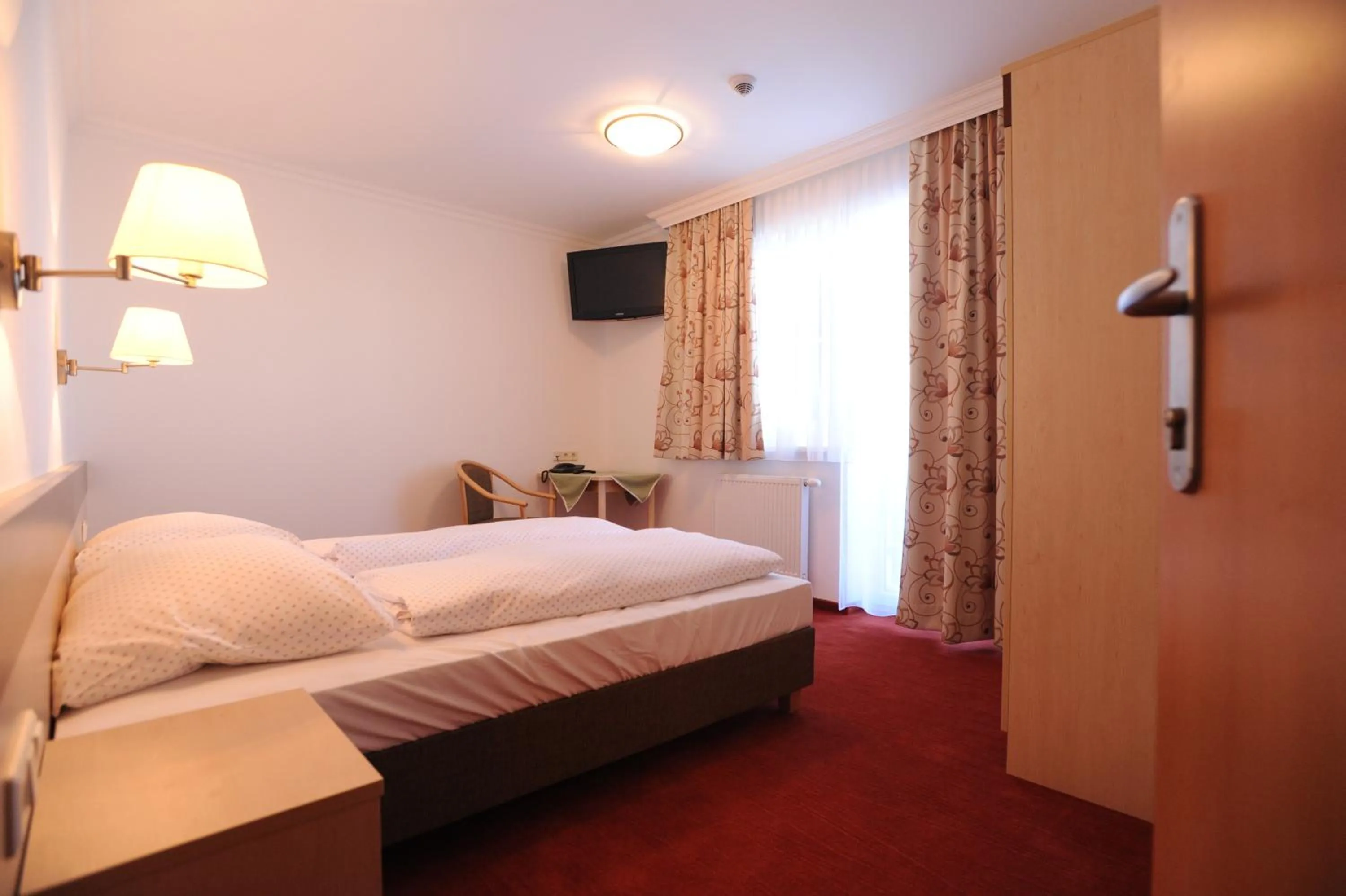 Bed in Hotel-Restaurant Planaihof