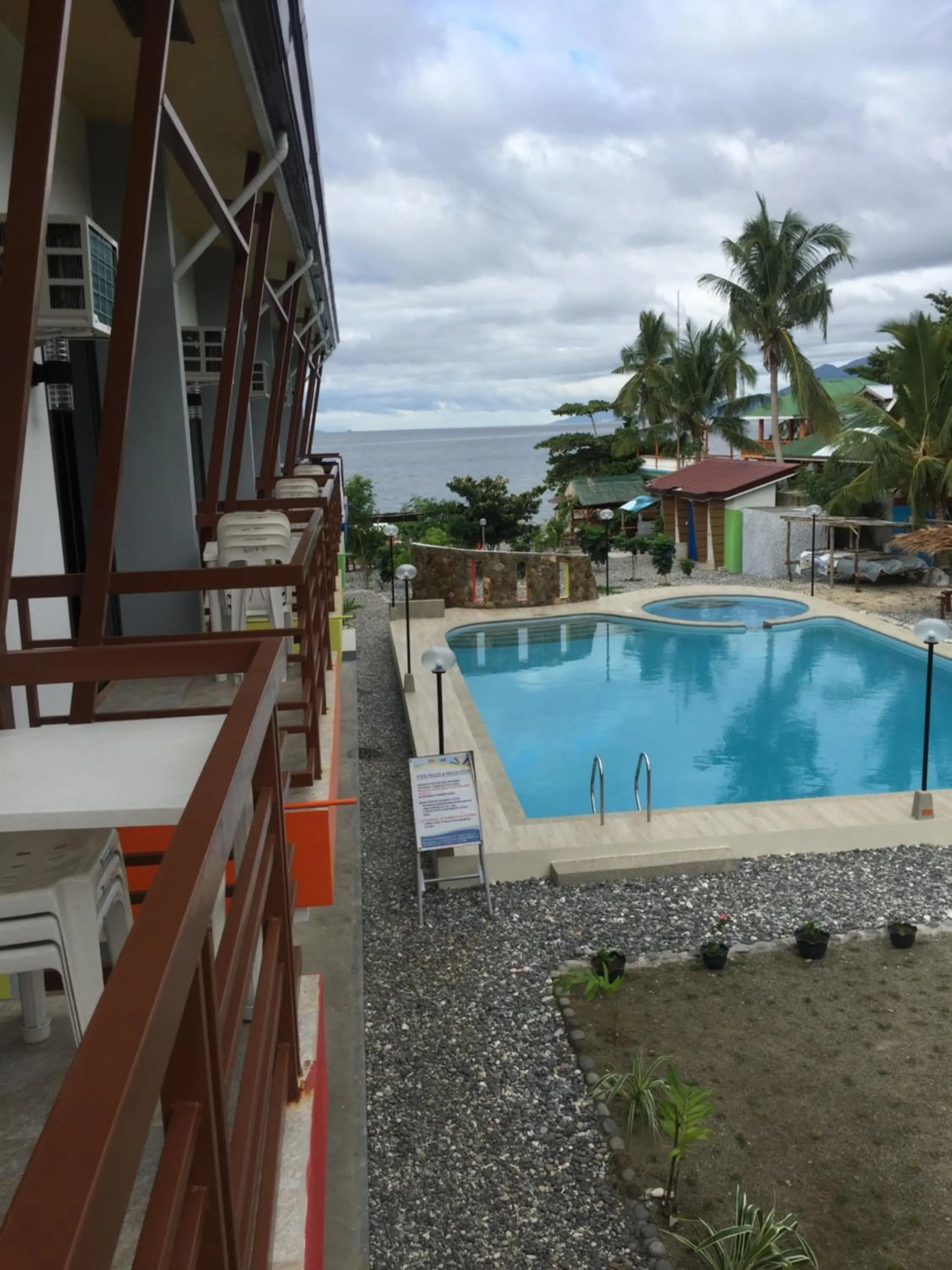 Cerca Parola Beach Resort