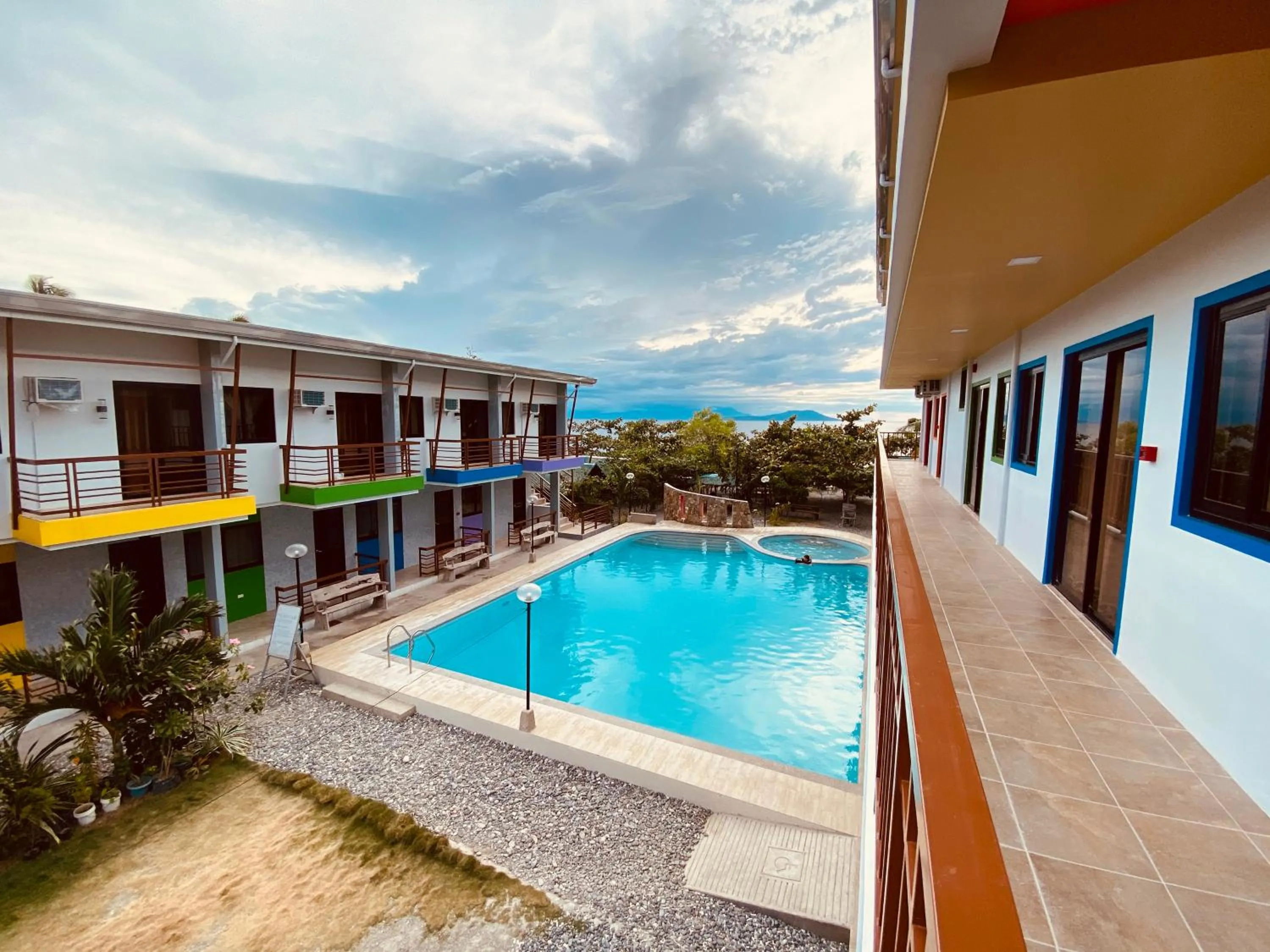 Cerca Parola Beach Resort